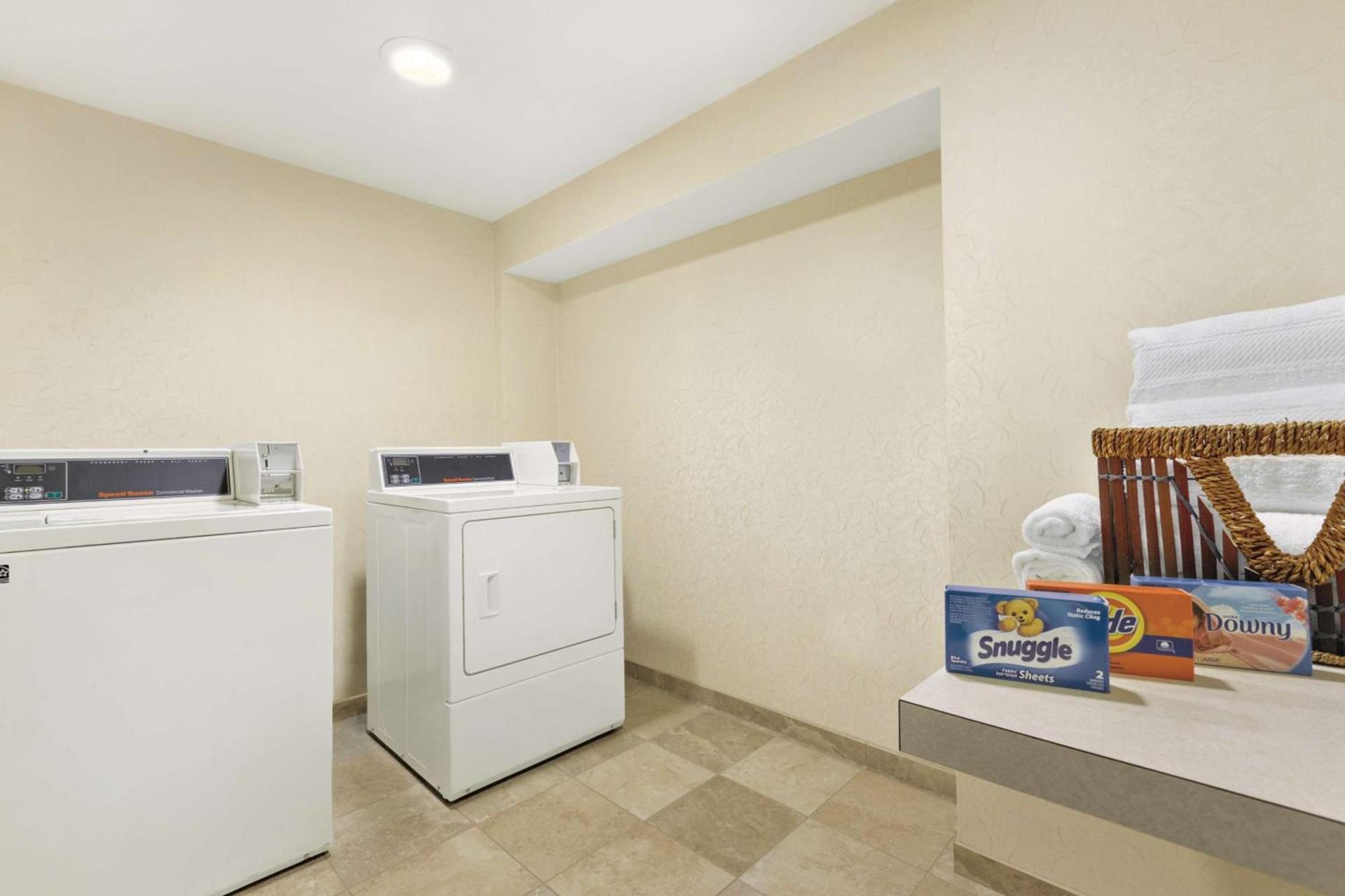 Hampton Inn & Suites Herndon-Reston photo 40
