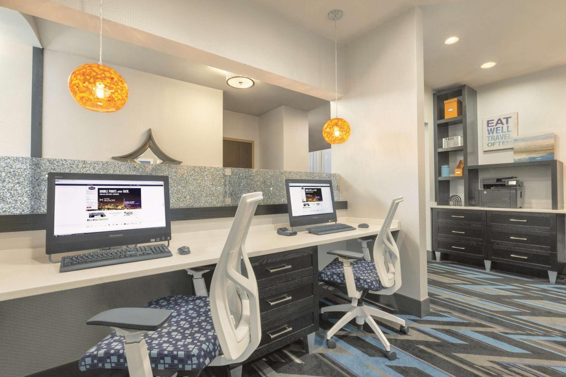 Hampton Inn & Suites Herndon-Reston photo 41