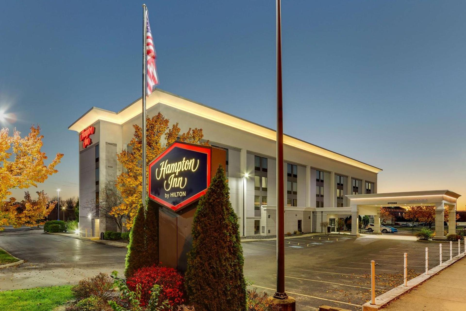 Hampton Inn Springfield photo 2