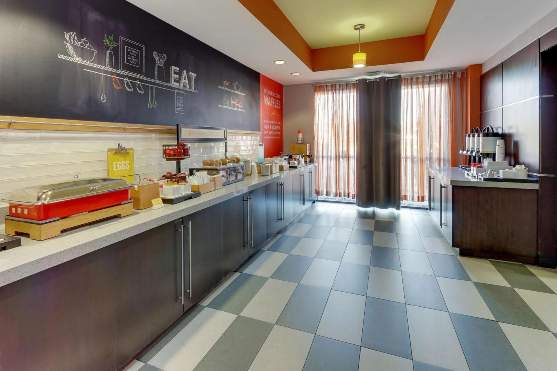 Hampton Inn Springfield photo 8