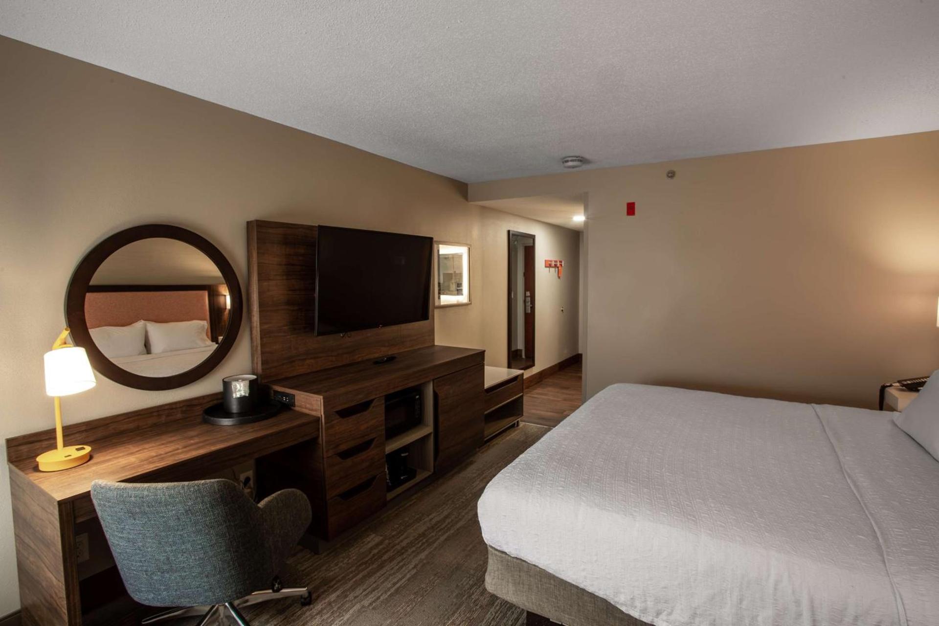 Hampton Inn Springfield photo 17