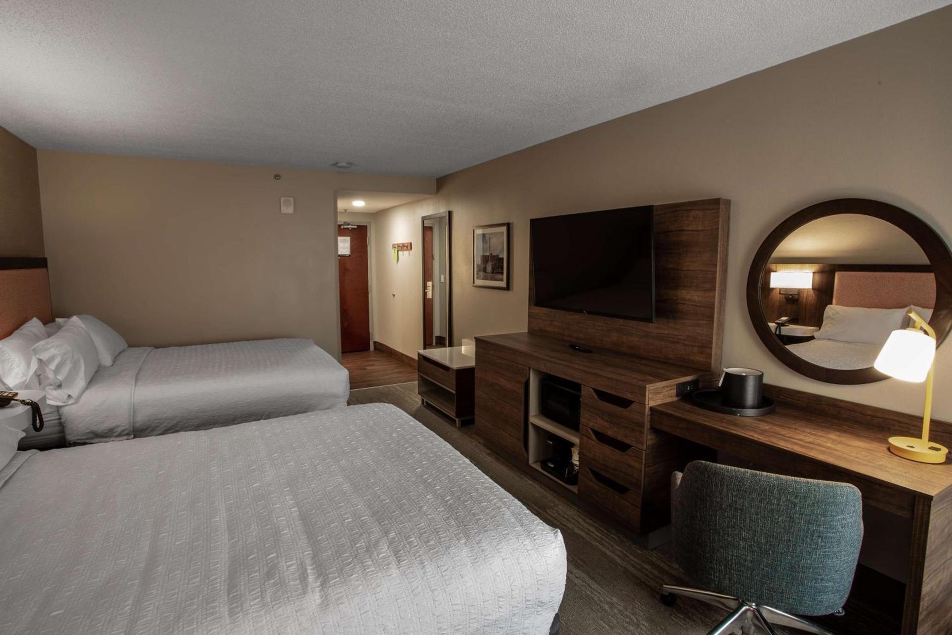 Hampton Inn Springfield photo 23