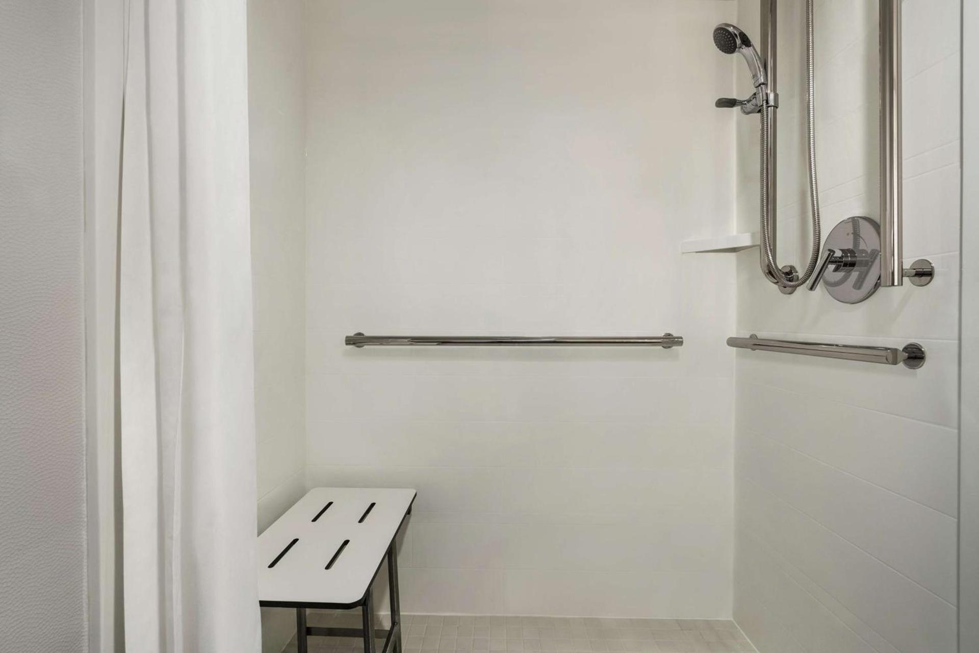 Hampton Inn Dulles/Cascades photo 16