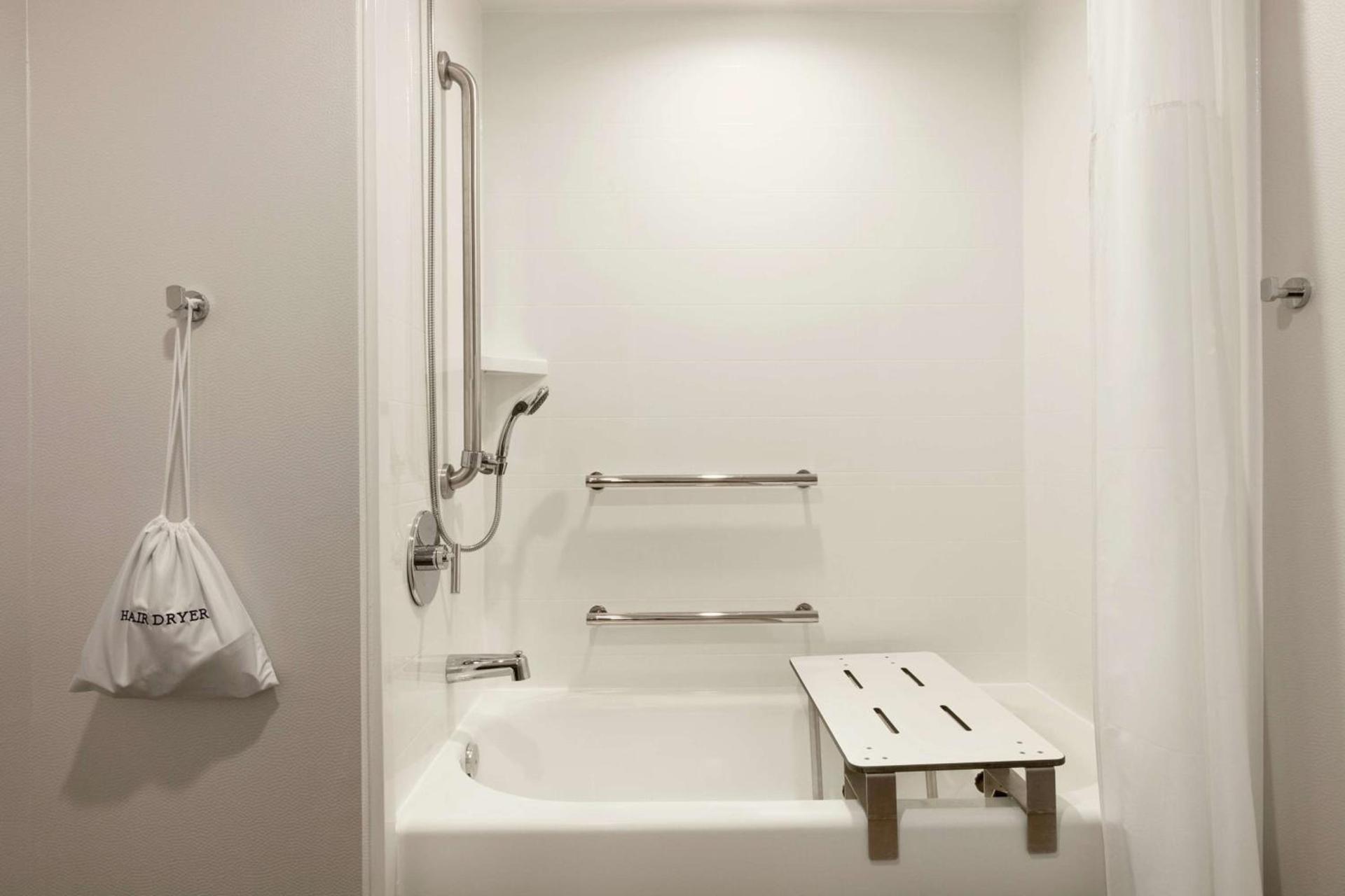 Hampton Inn Dulles/Cascades photo 27