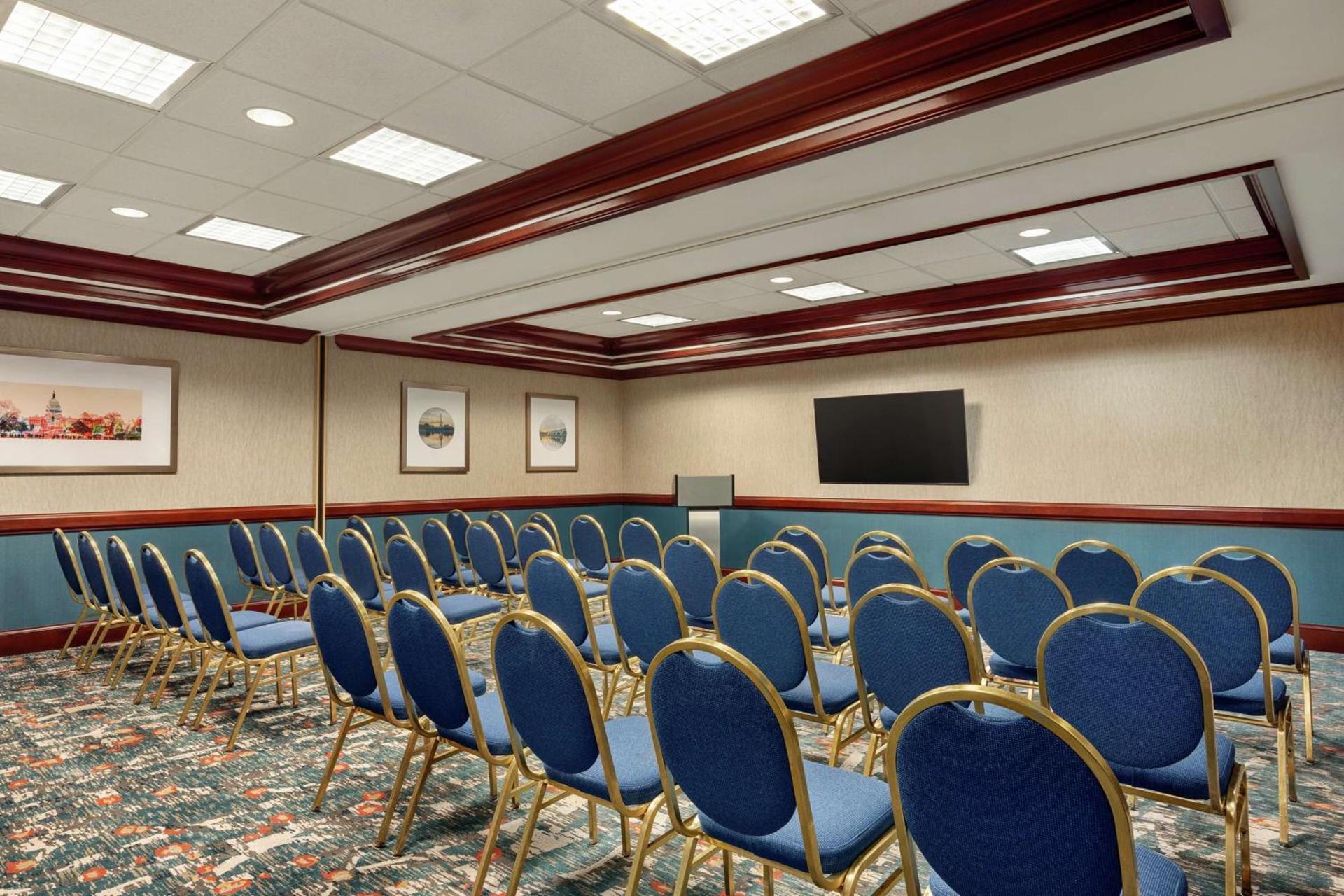 Hampton Inn Dulles/Cascades photo 32
