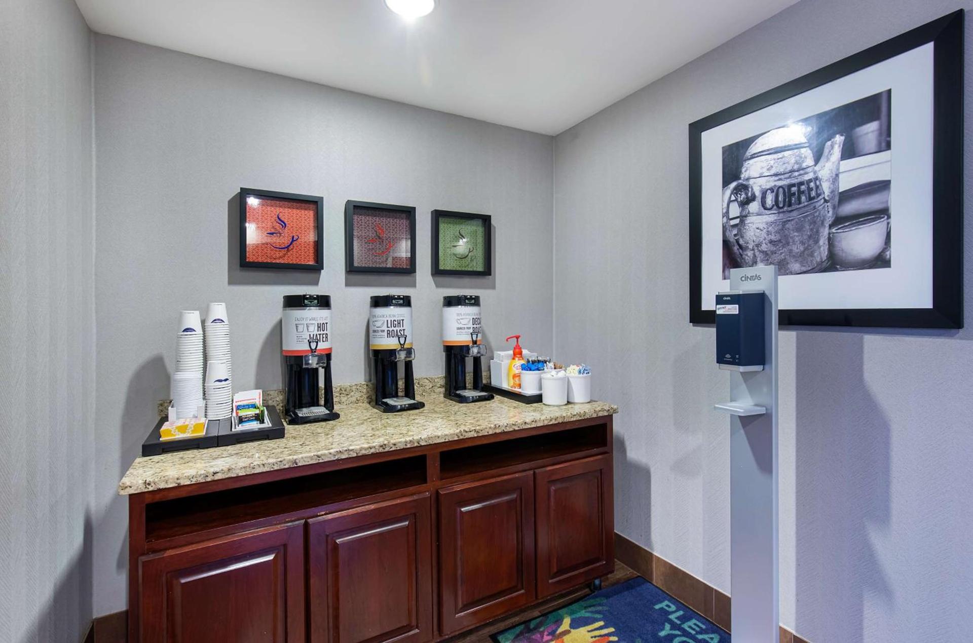 Hampton Inn Corbin photo 11