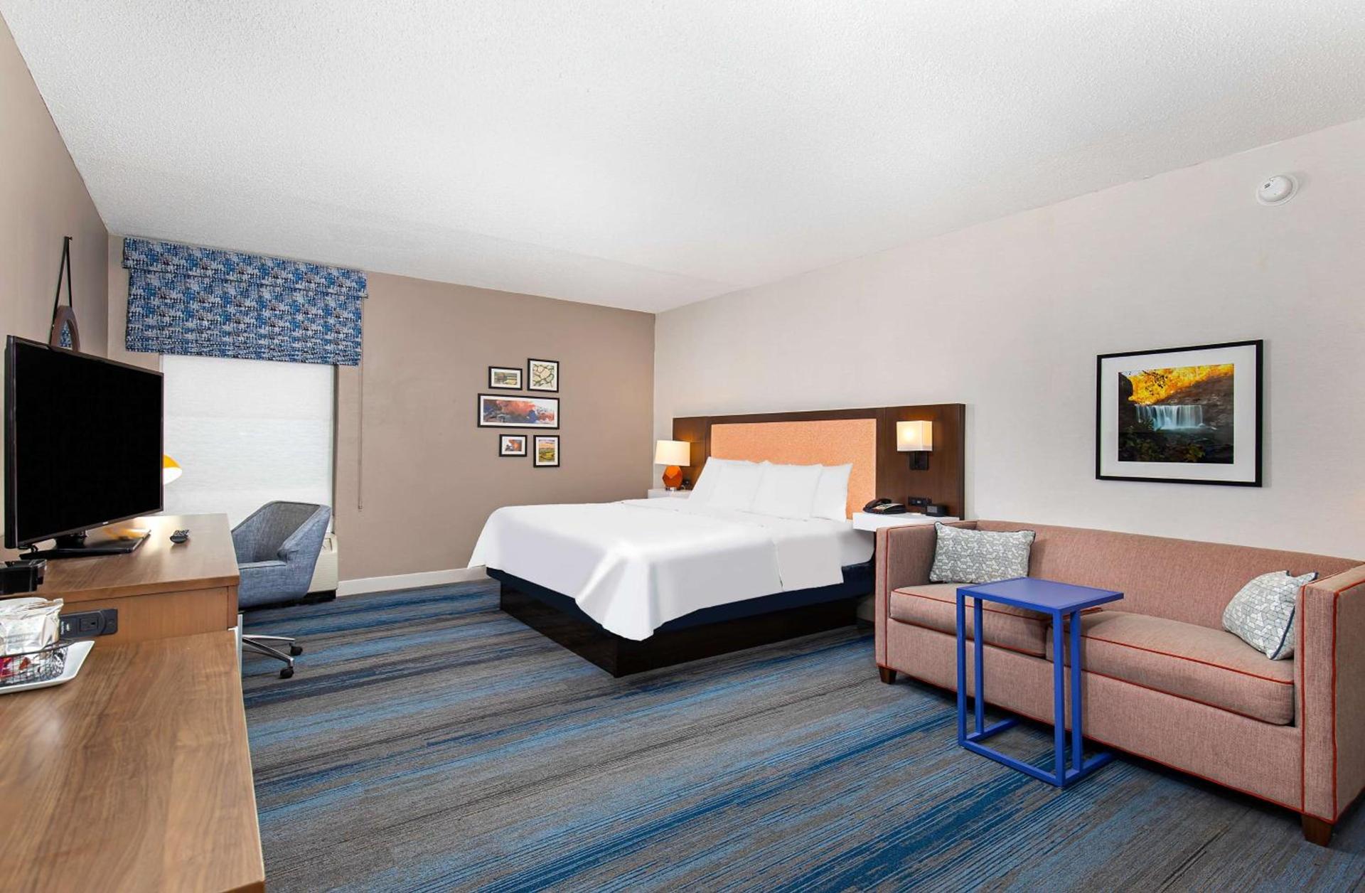 Hampton Inn Corbin photo 17