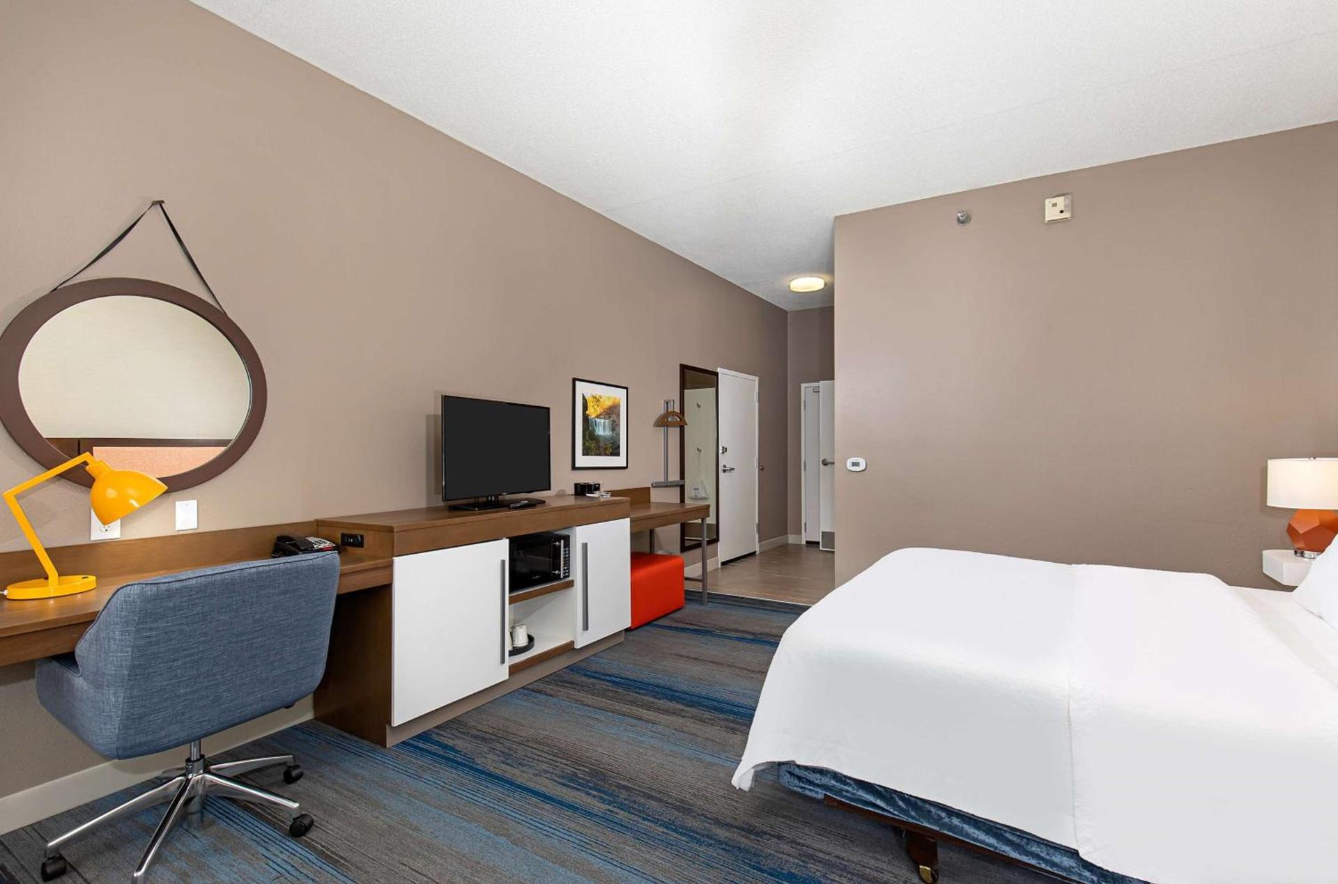Hampton Inn Corbin photo 24