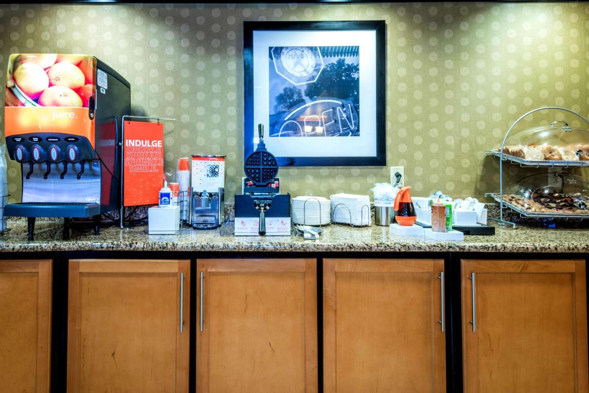 Hampton Inn & Suites Montgomery-Downtown photo 19