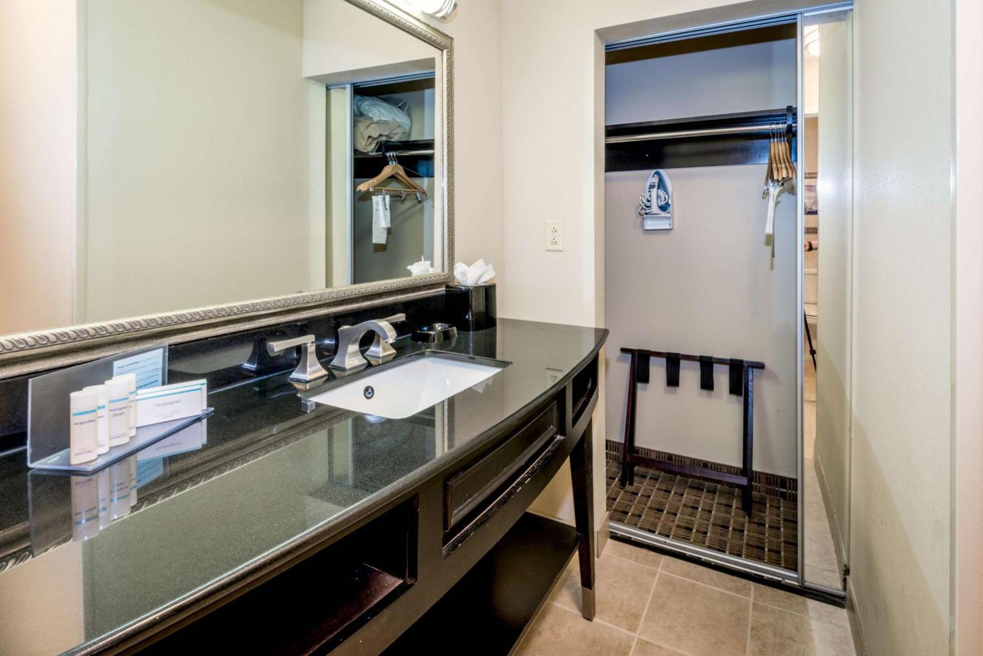 Hampton Inn & Suites Montgomery-Downtown photo 37
