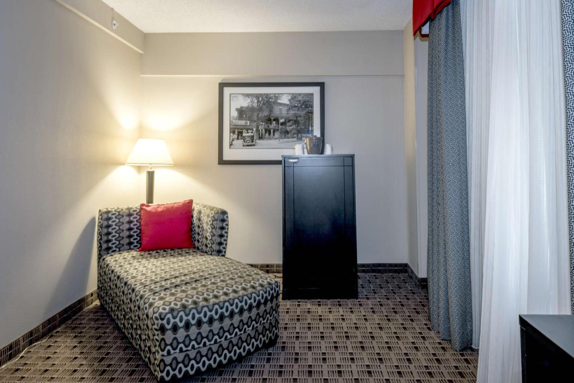 Hampton Inn & Suites Montgomery-Downtown photo 39