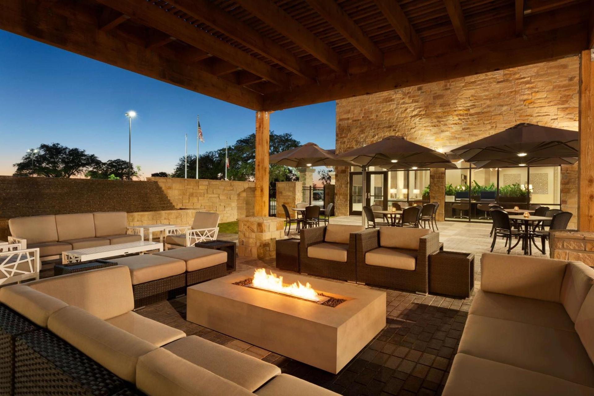 Embassy Suites San Antonio Brooks City Base Hotel & Spa photo 3