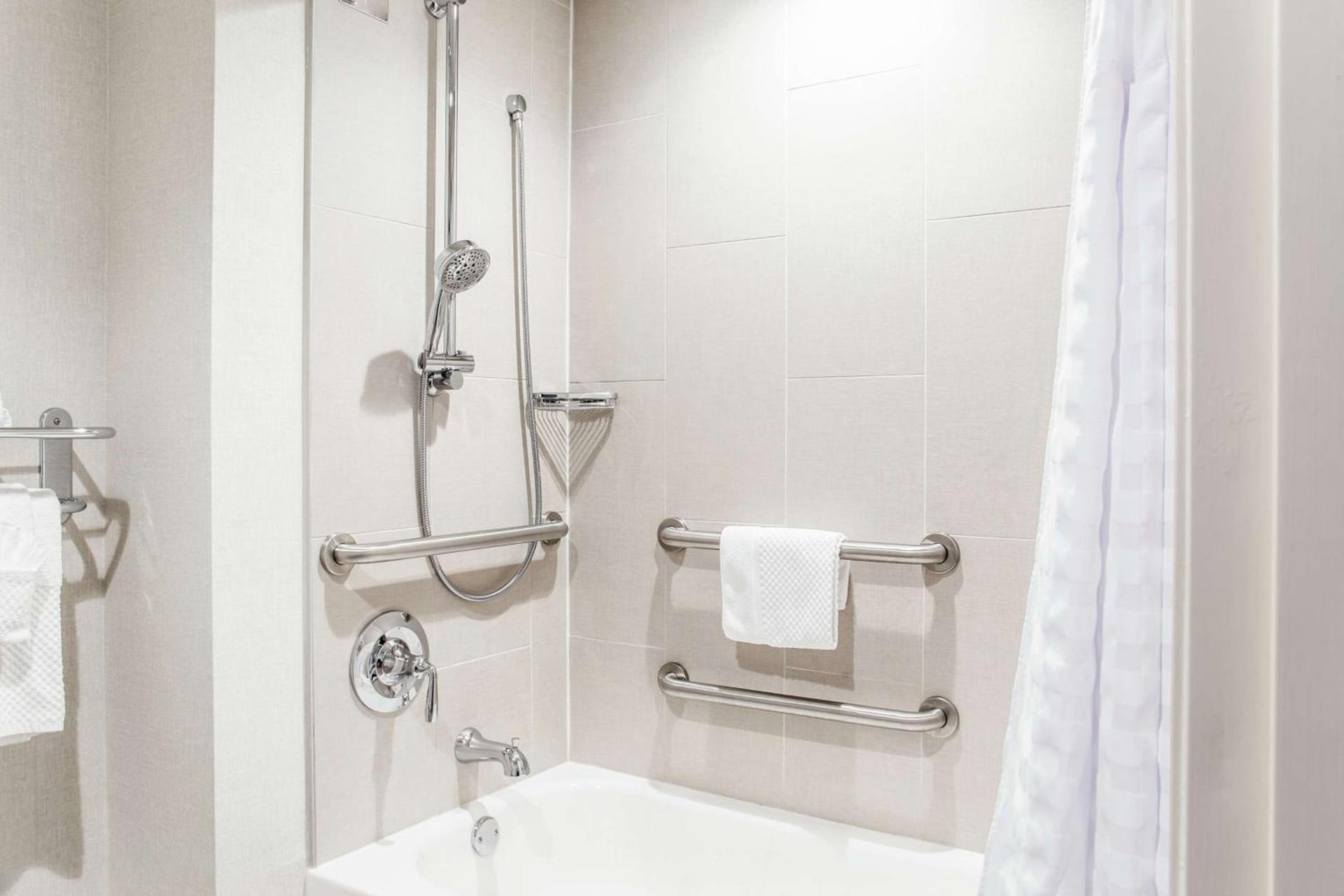 Doubletree by Hilton Pleasant Prairie Kenosha, WI photo 13