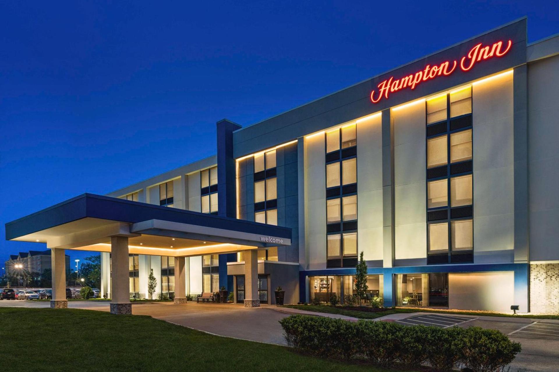 Hampton Inn Chicago-O'Hare International Airport photo 2
