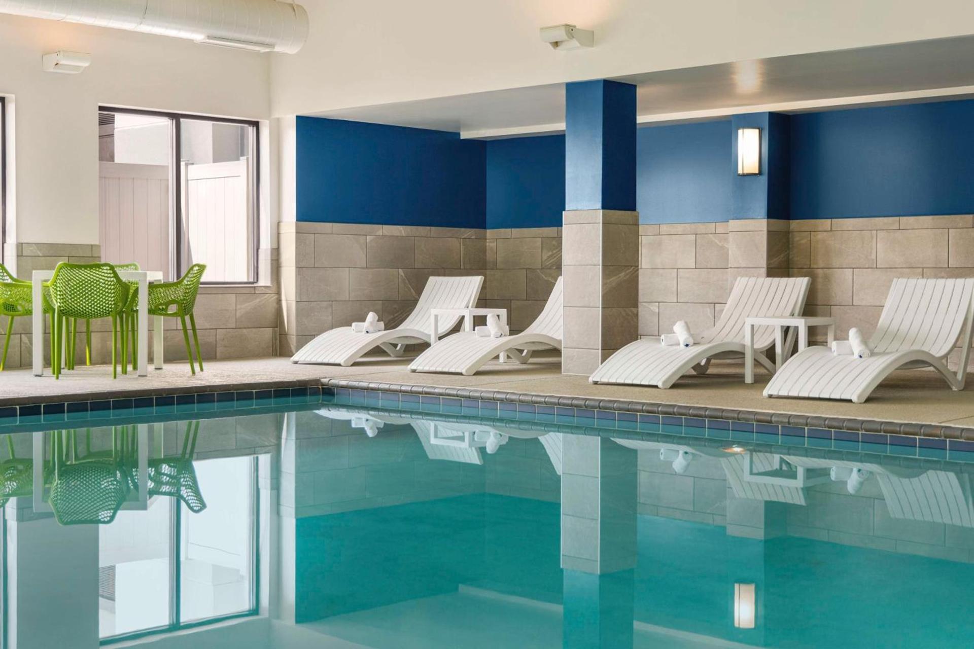 Hampton Inn Chicago-O'Hare International Airport photo 8