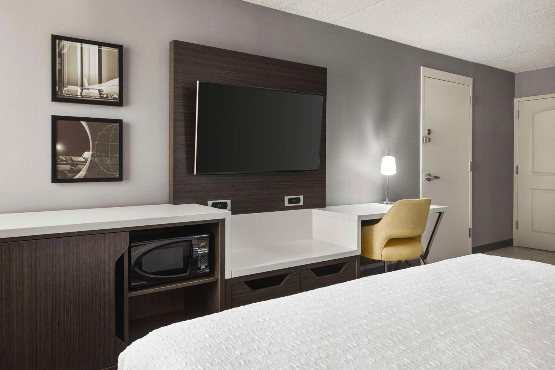 Hampton Inn Chicago-O'Hare International Airport photo 19