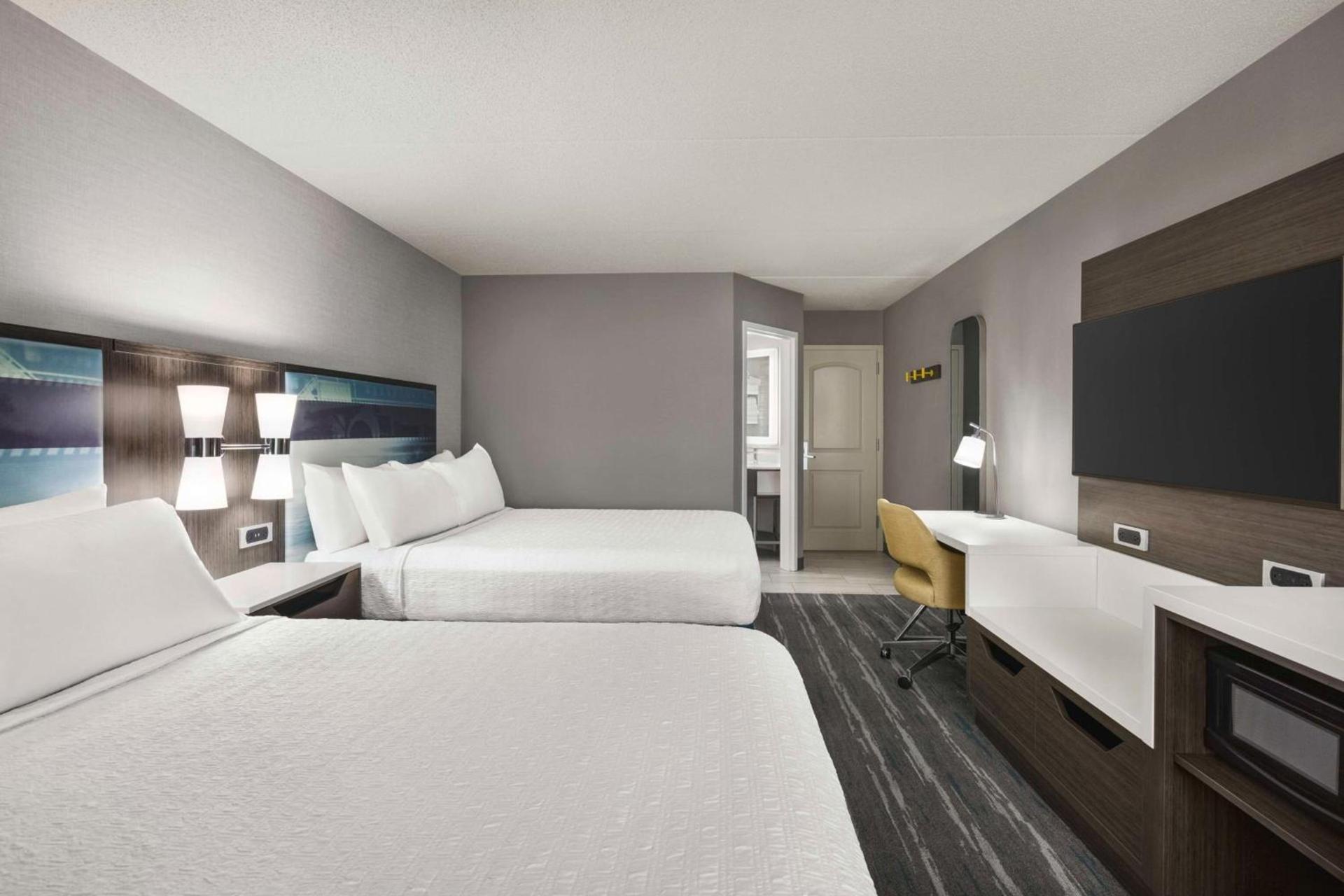 Hampton Inn Chicago-O'Hare International Airport photo 29