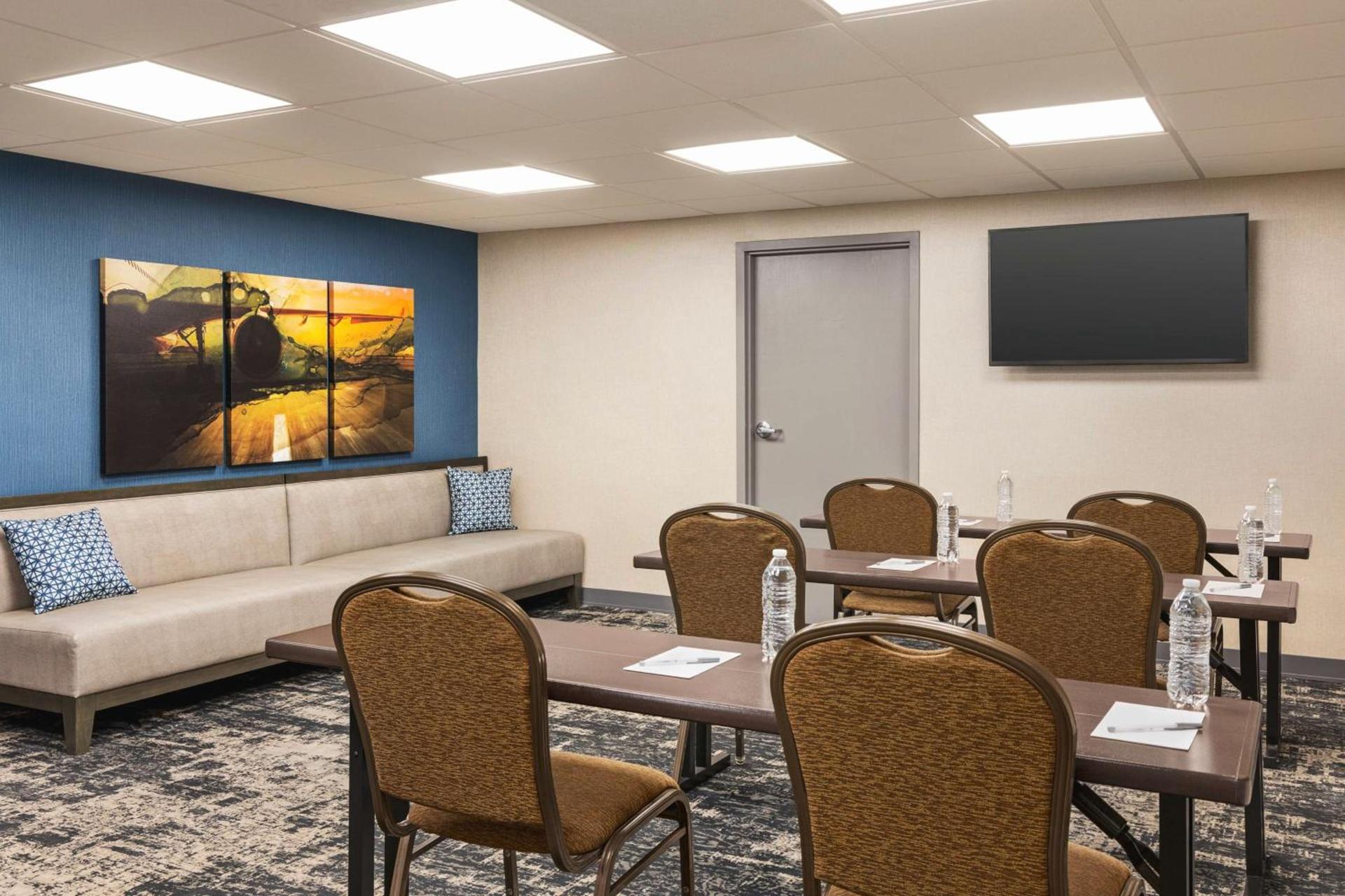 Hampton Inn Chicago-O'Hare International Airport photo 32