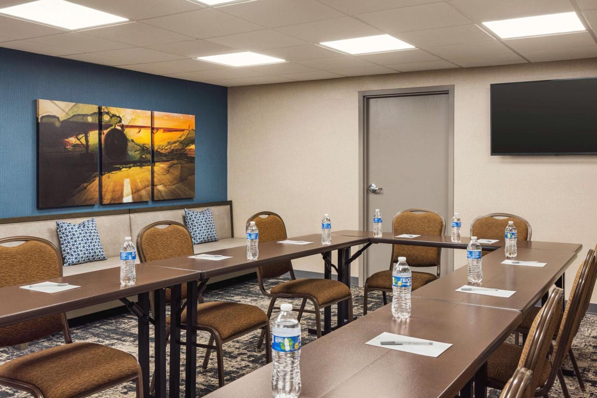 Hampton Inn Chicago-O'Hare International Airport photo 33