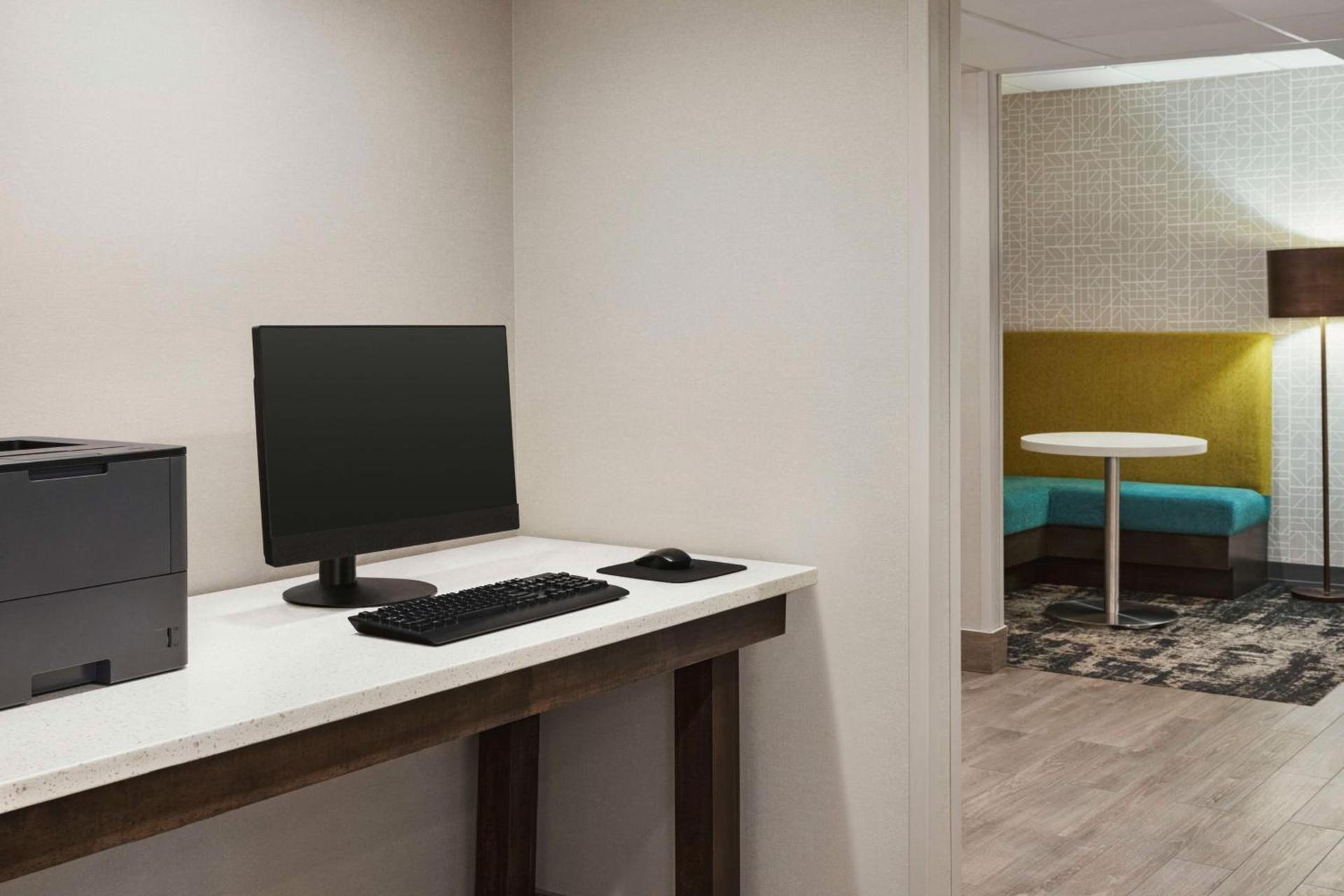 Hampton Inn Chicago-O'Hare International Airport photo 34
