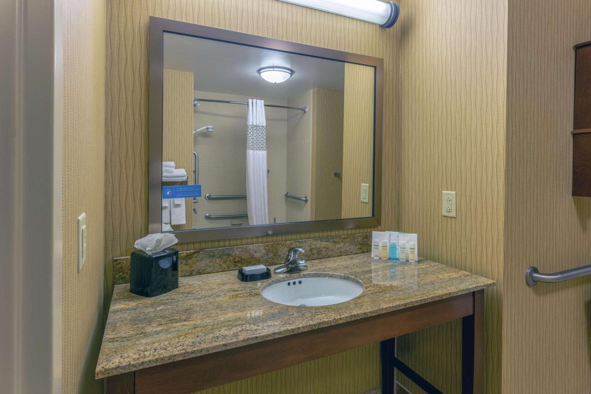 Hampton Inn Owings Mills photo 11