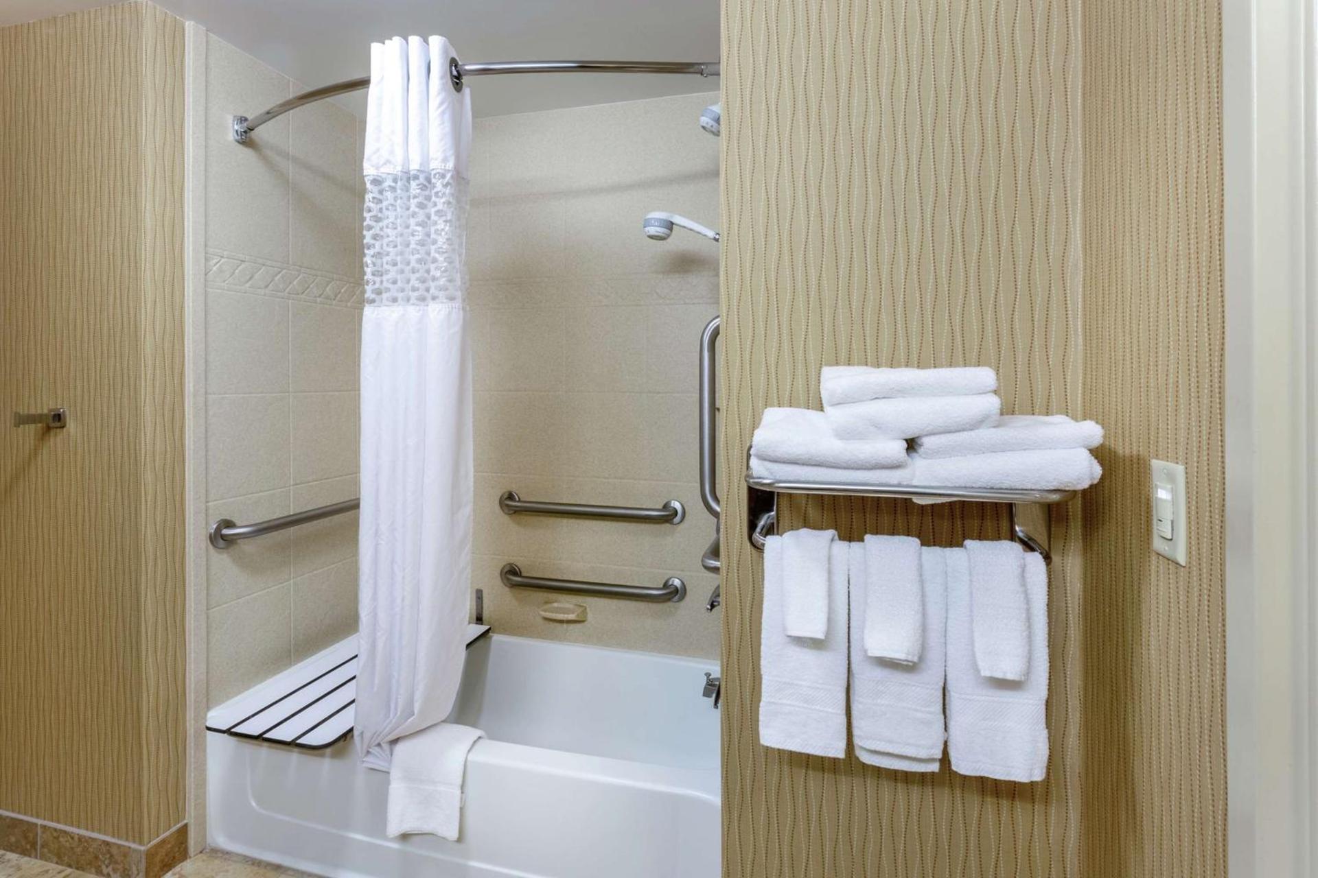 Hampton Inn Owings Mills photo 15