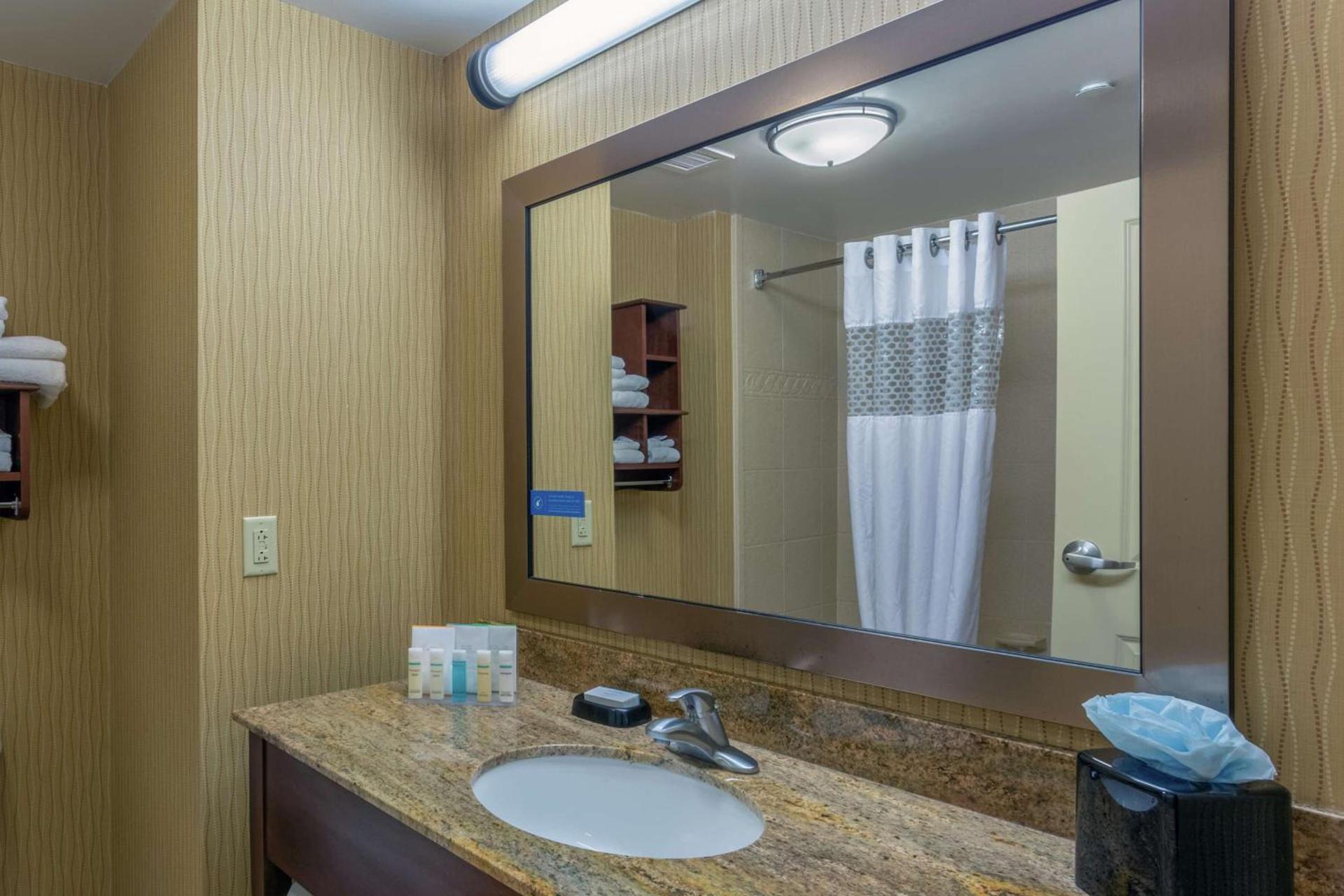 Hampton Inn Owings Mills photo 18