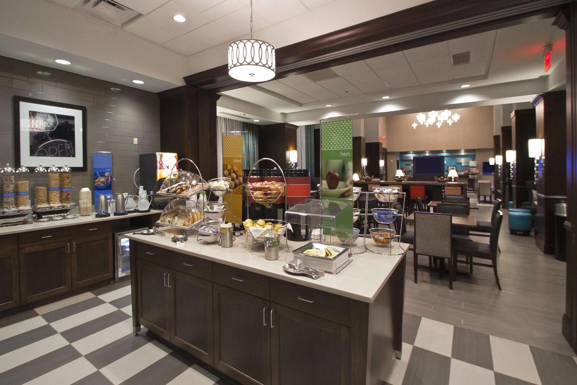 Hampton Inn & Suites Columbus/University Area photo 22