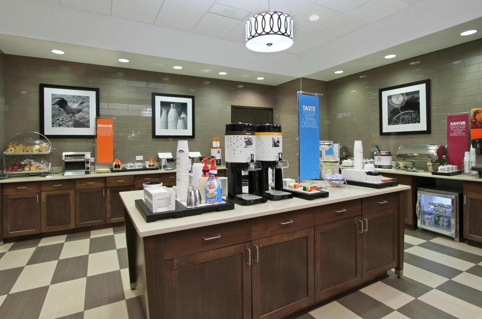 Hampton Inn & Suites Columbus/University Area photo 25
