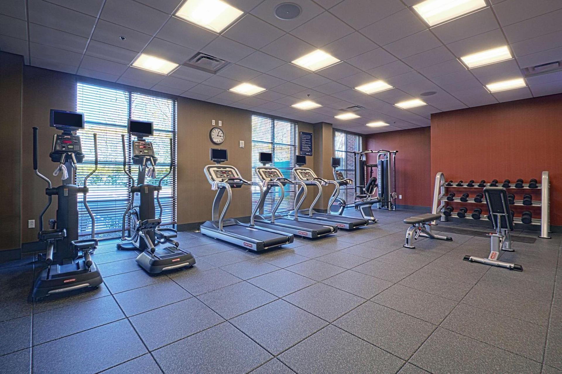 Hampton Inn & Suites Columbus/University Area photo 32