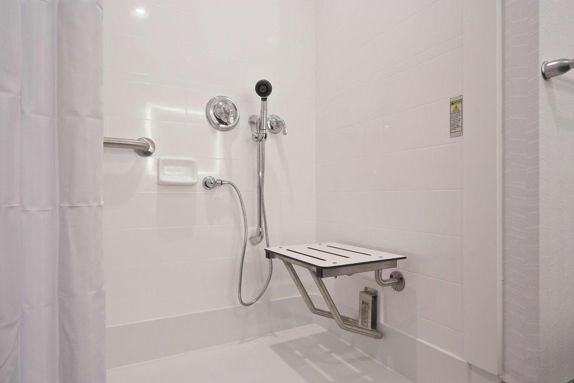 Hampton Inn & Suites Columbus/University Area photo 33
