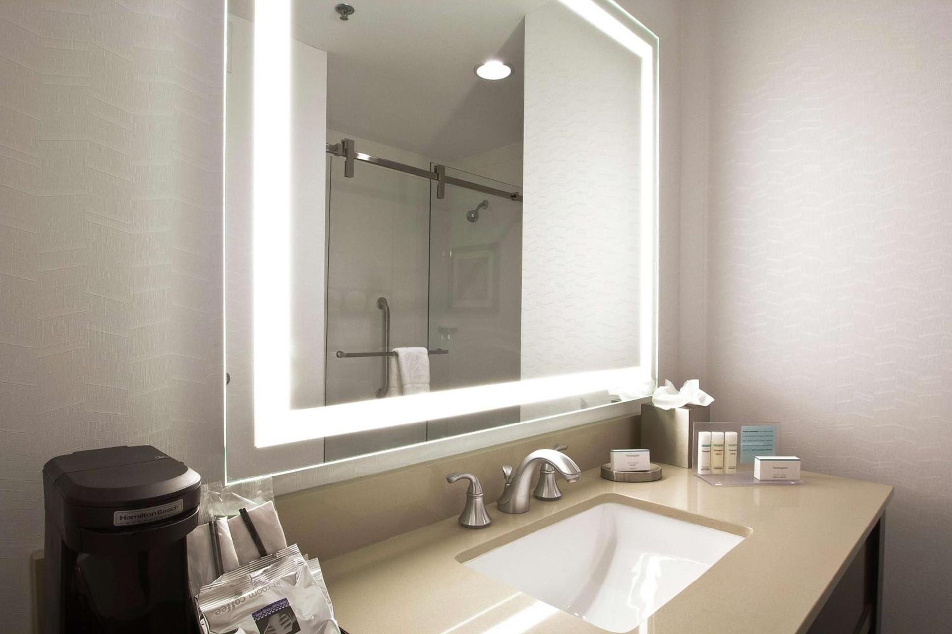 Hampton Inn & Suites Columbus/University Area photo 35