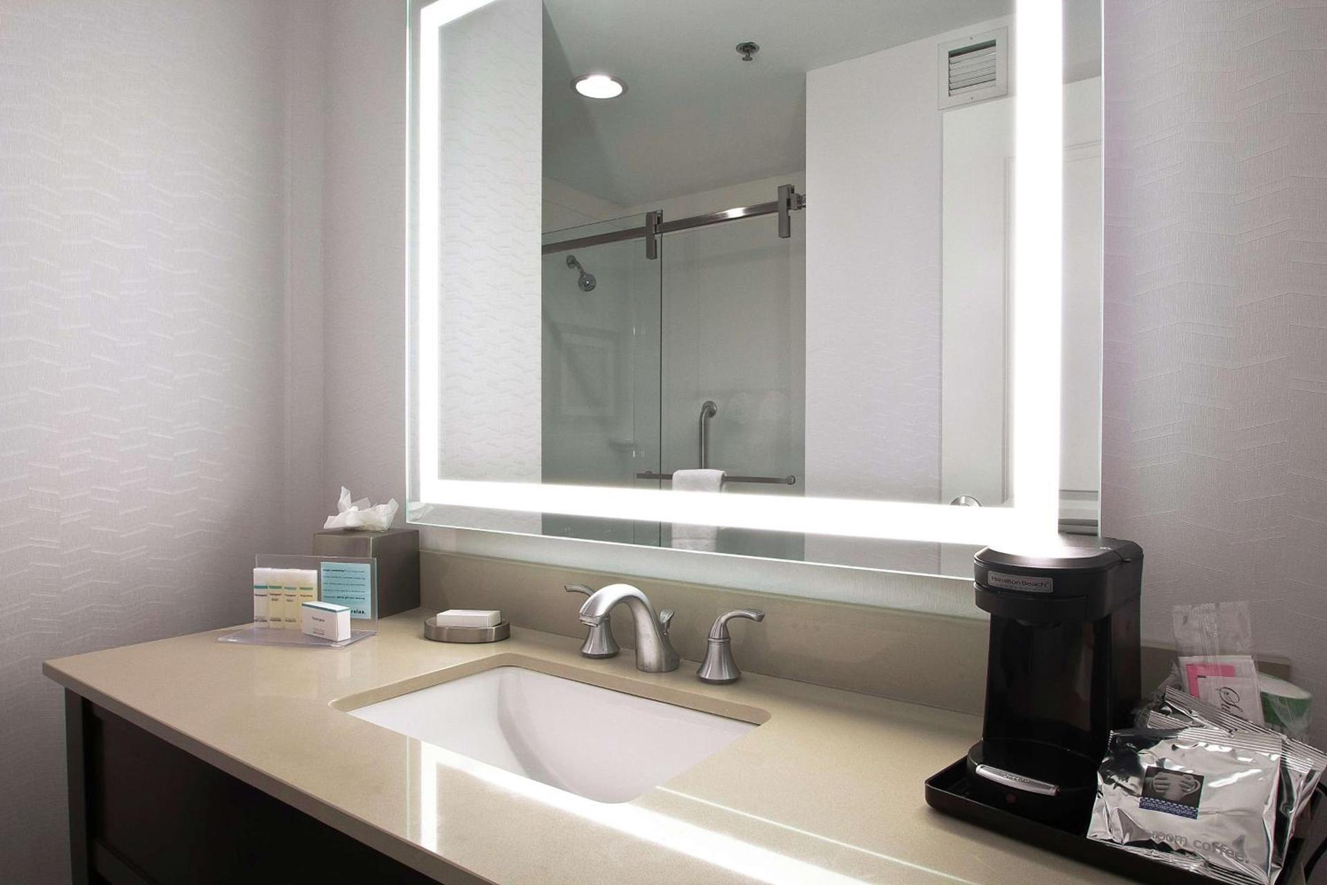 Hampton Inn & Suites Columbus/University Area photo 37