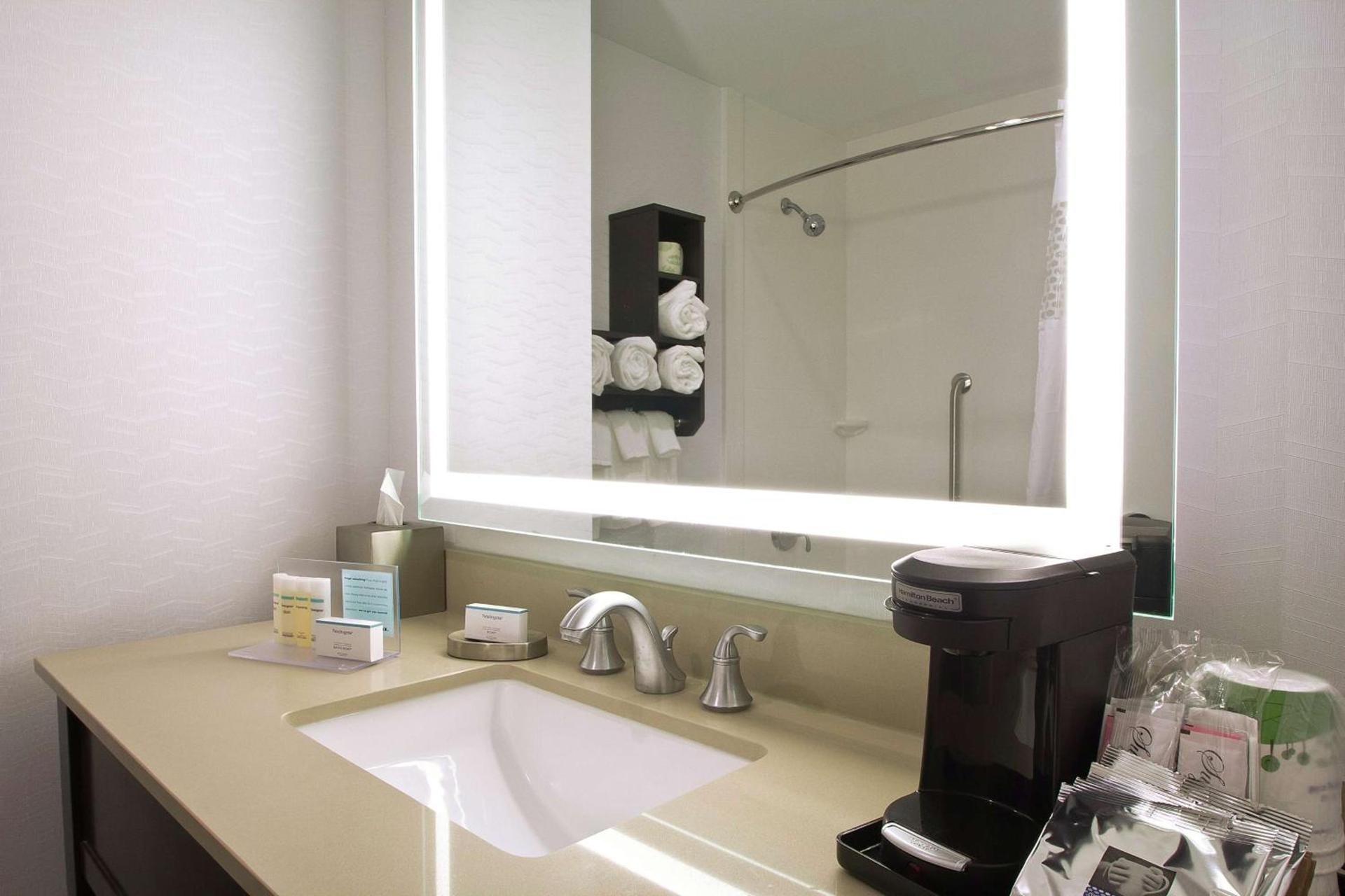 Hampton Inn & Suites Columbus/University Area photo 38