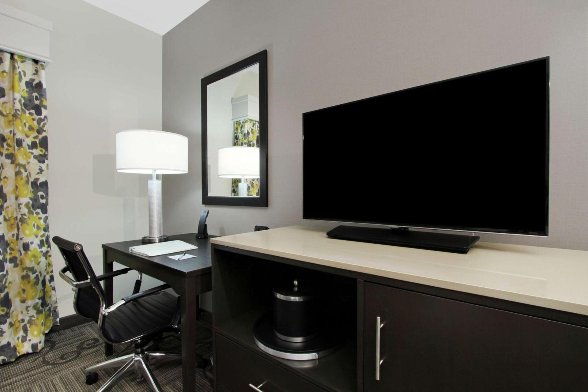 Hampton Inn & Suites Columbus/University Area photo 39