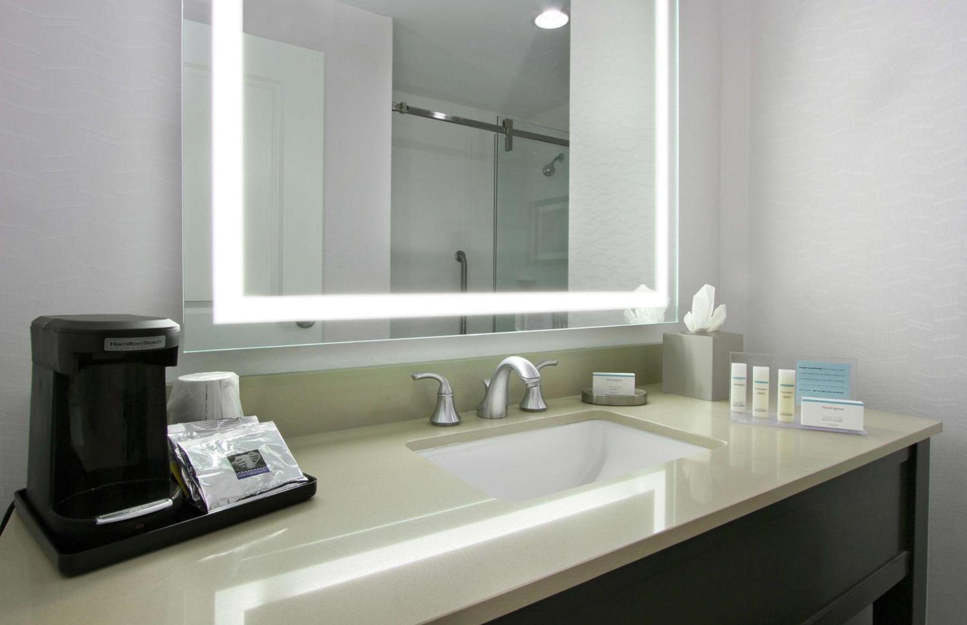 Hampton Inn & Suites Columbus/University Area photo 46