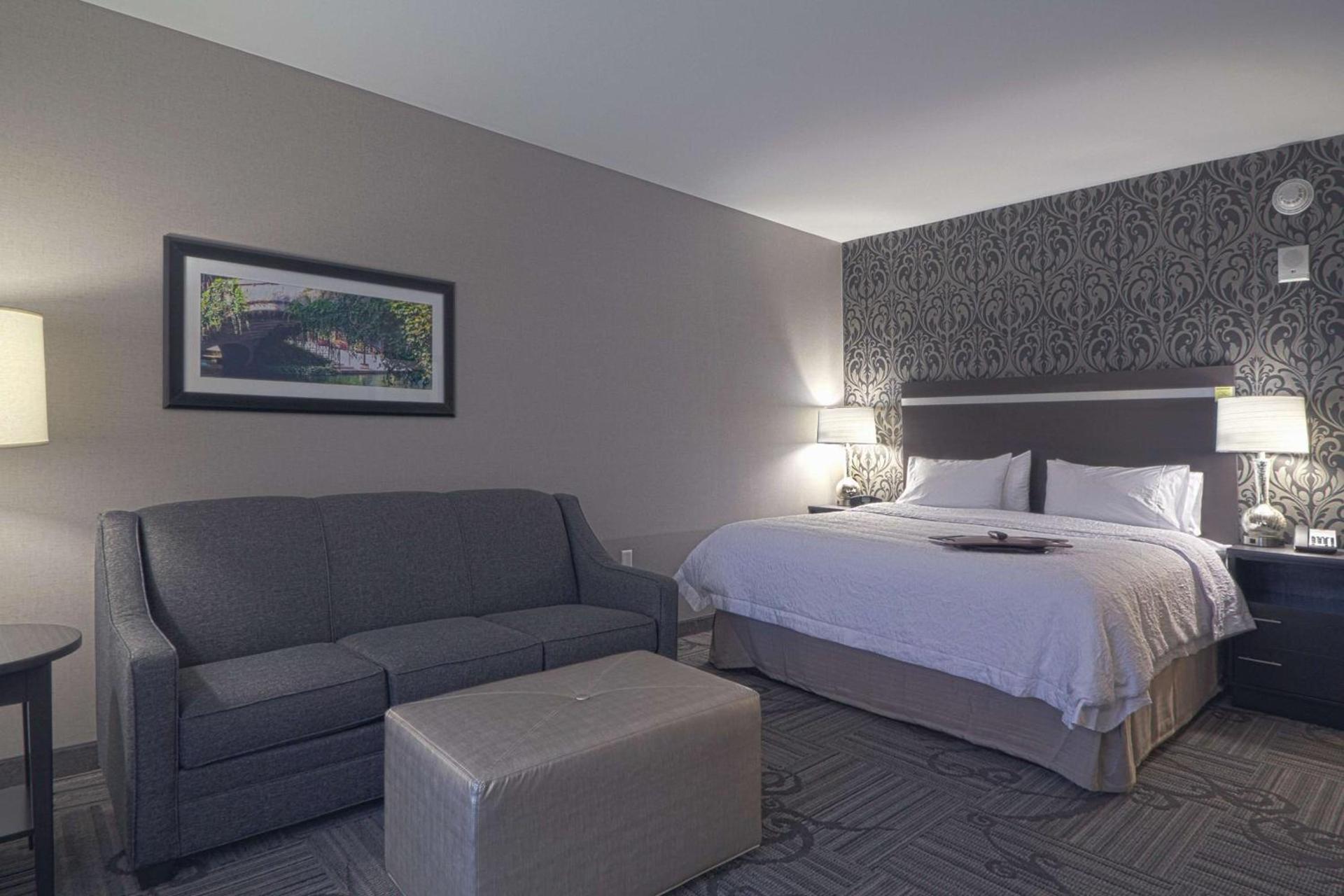 Hampton Inn & Suites Columbus/University Area photo 50