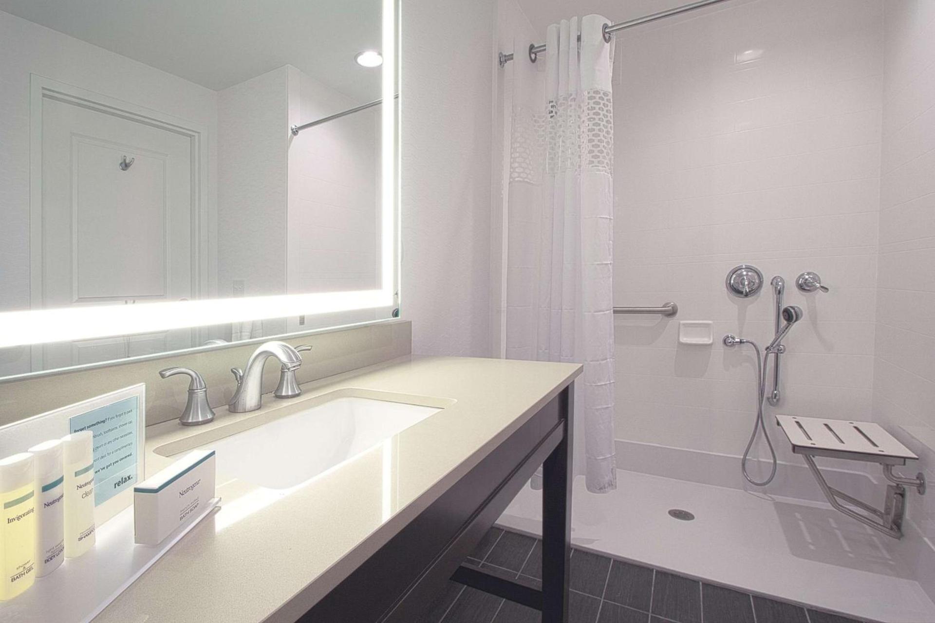 Hampton Inn & Suites Columbus/University Area photo 51