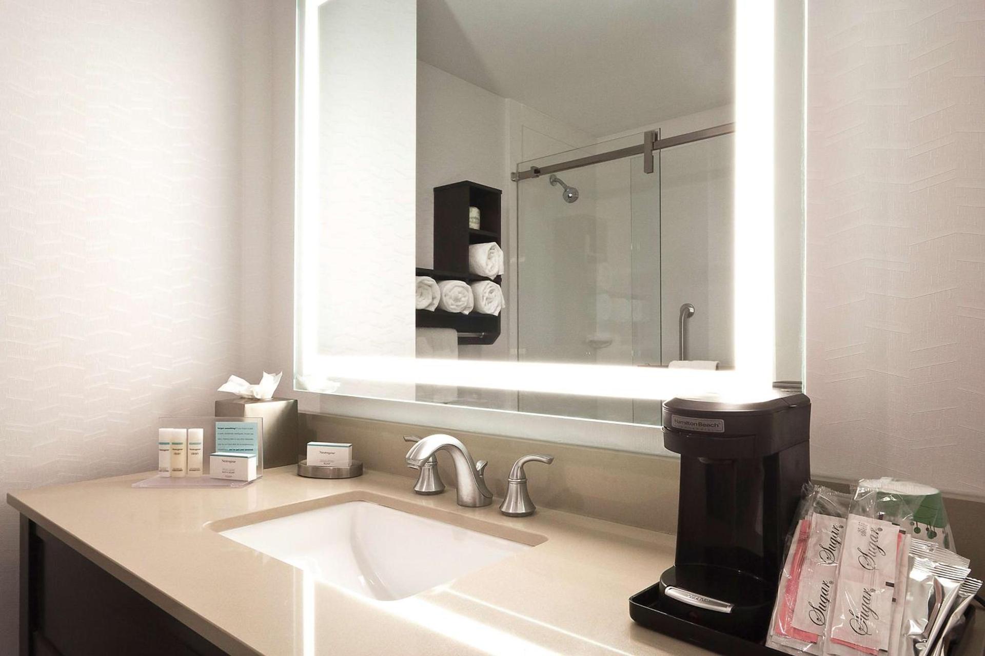 Hampton Inn & Suites Columbus/University Area photo 55