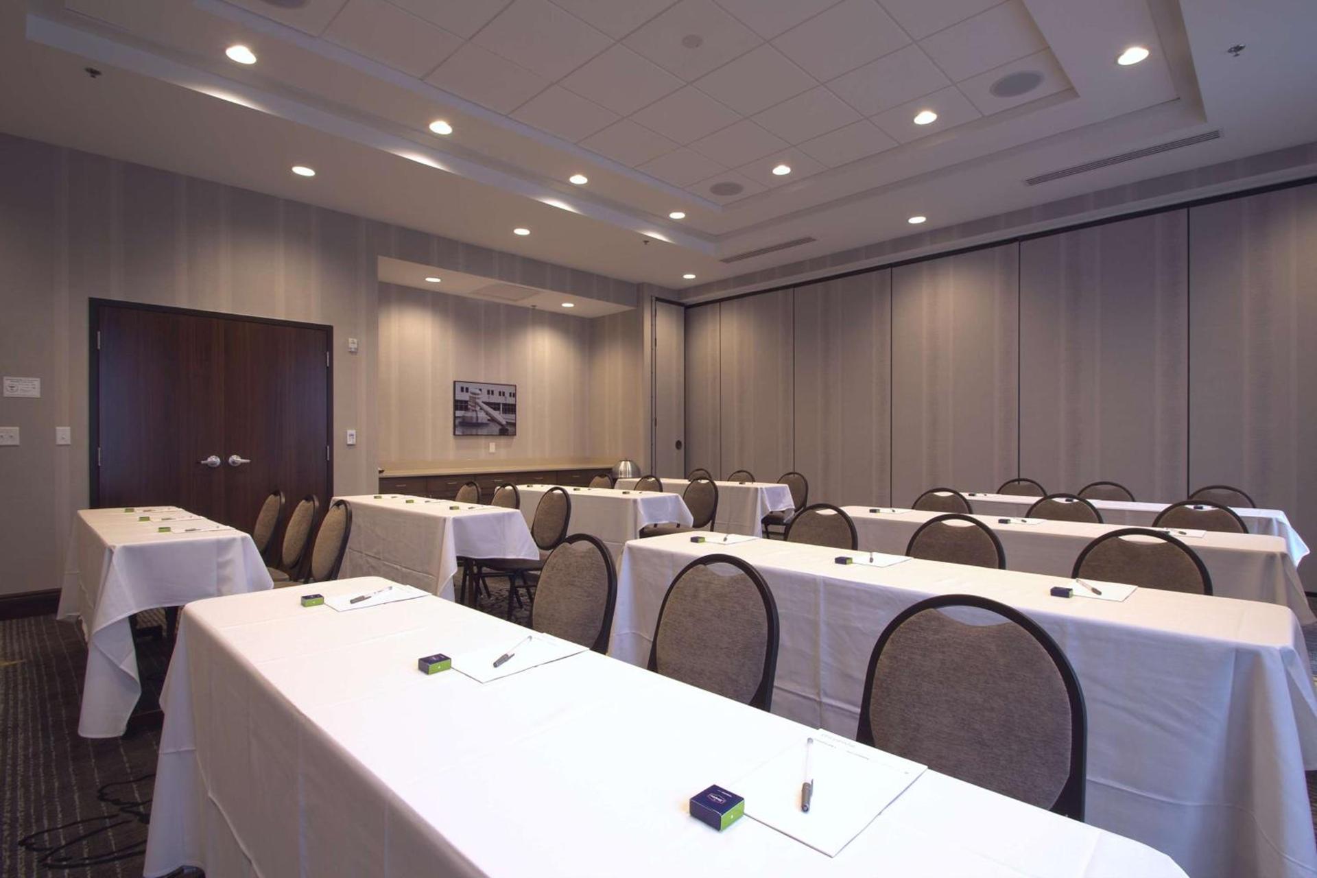 Hampton Inn & Suites Columbus/University Area photo 62