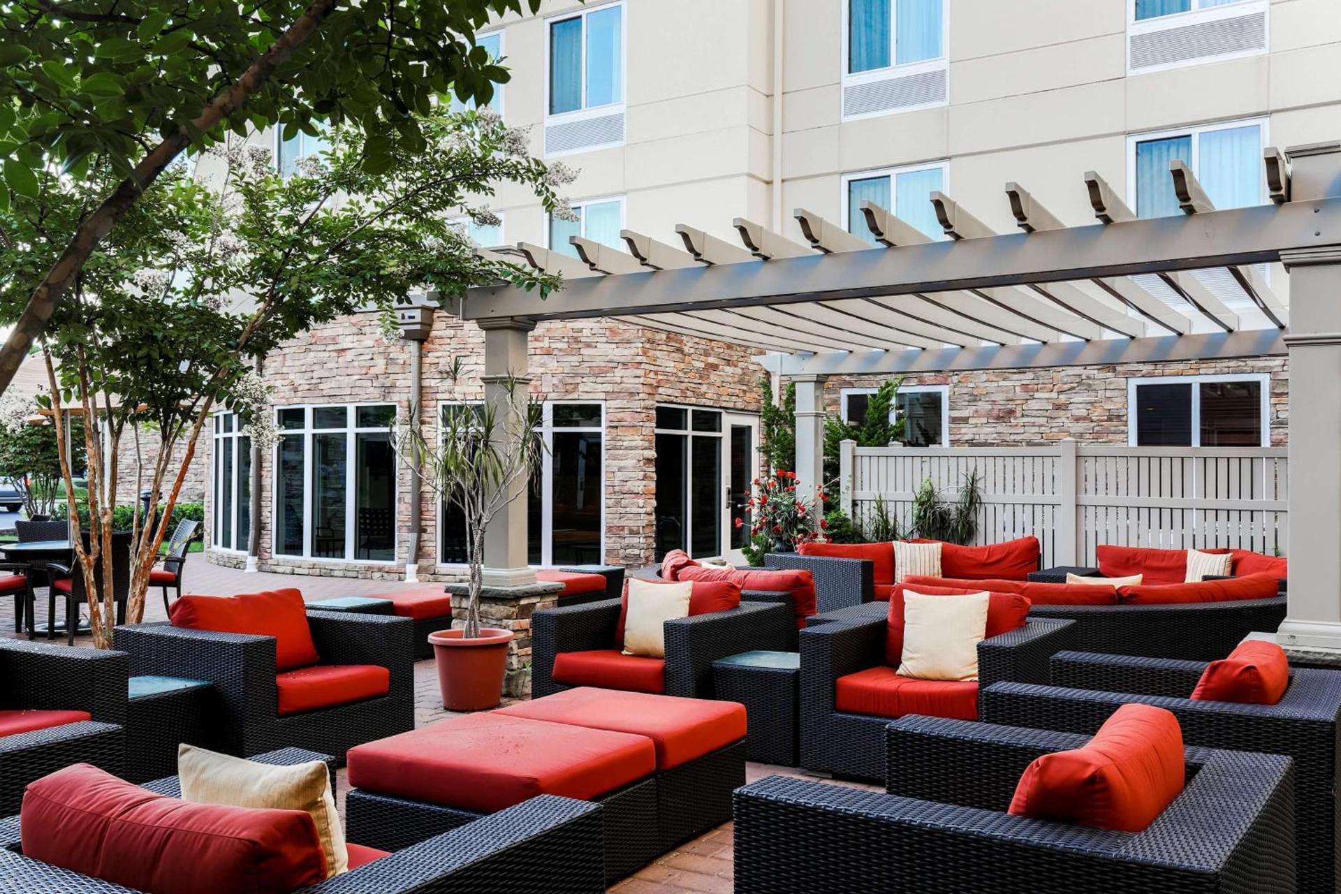 Hilton Garden Inn Melville photo 2