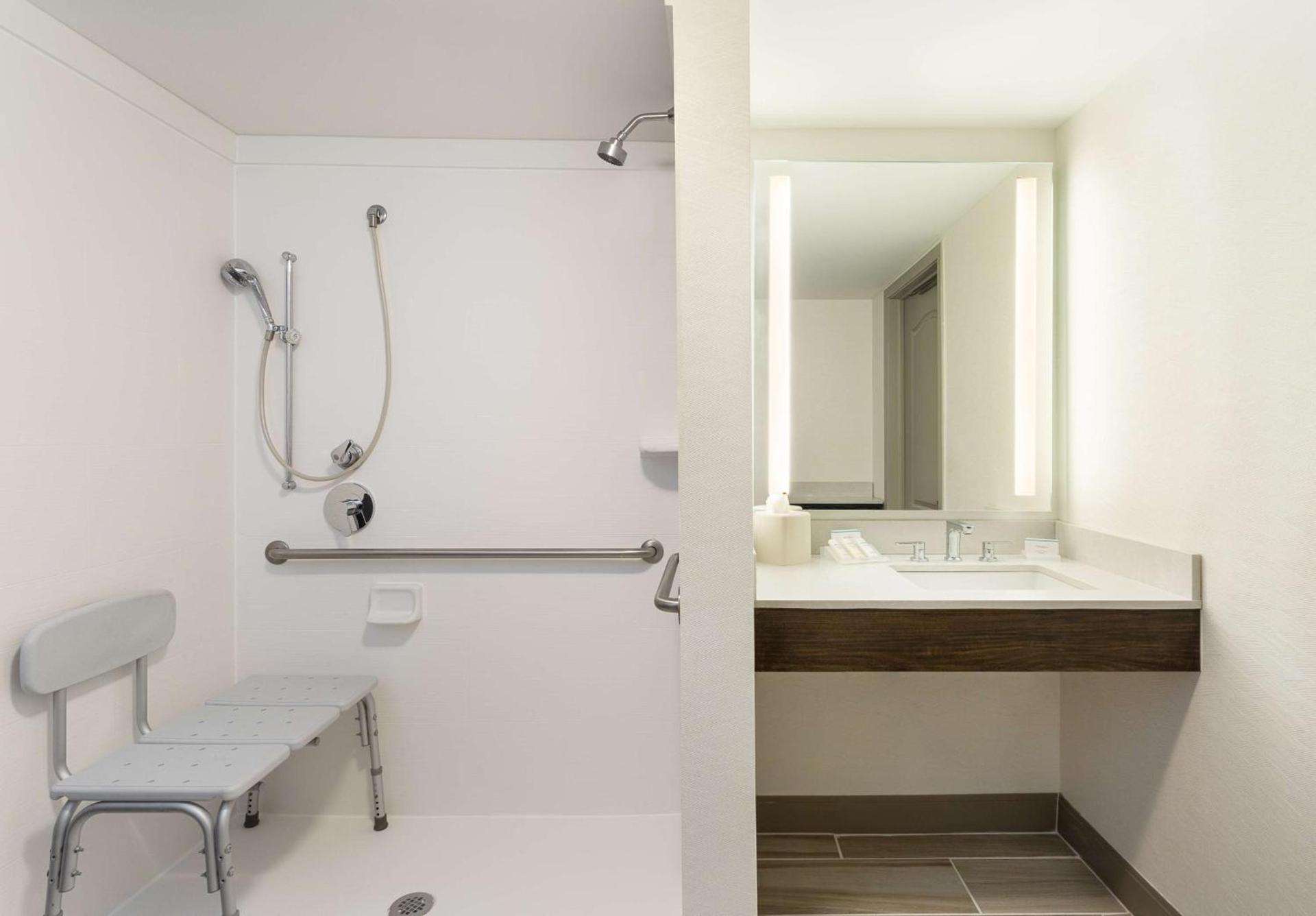 Hilton Garden Inn Melville photo 25