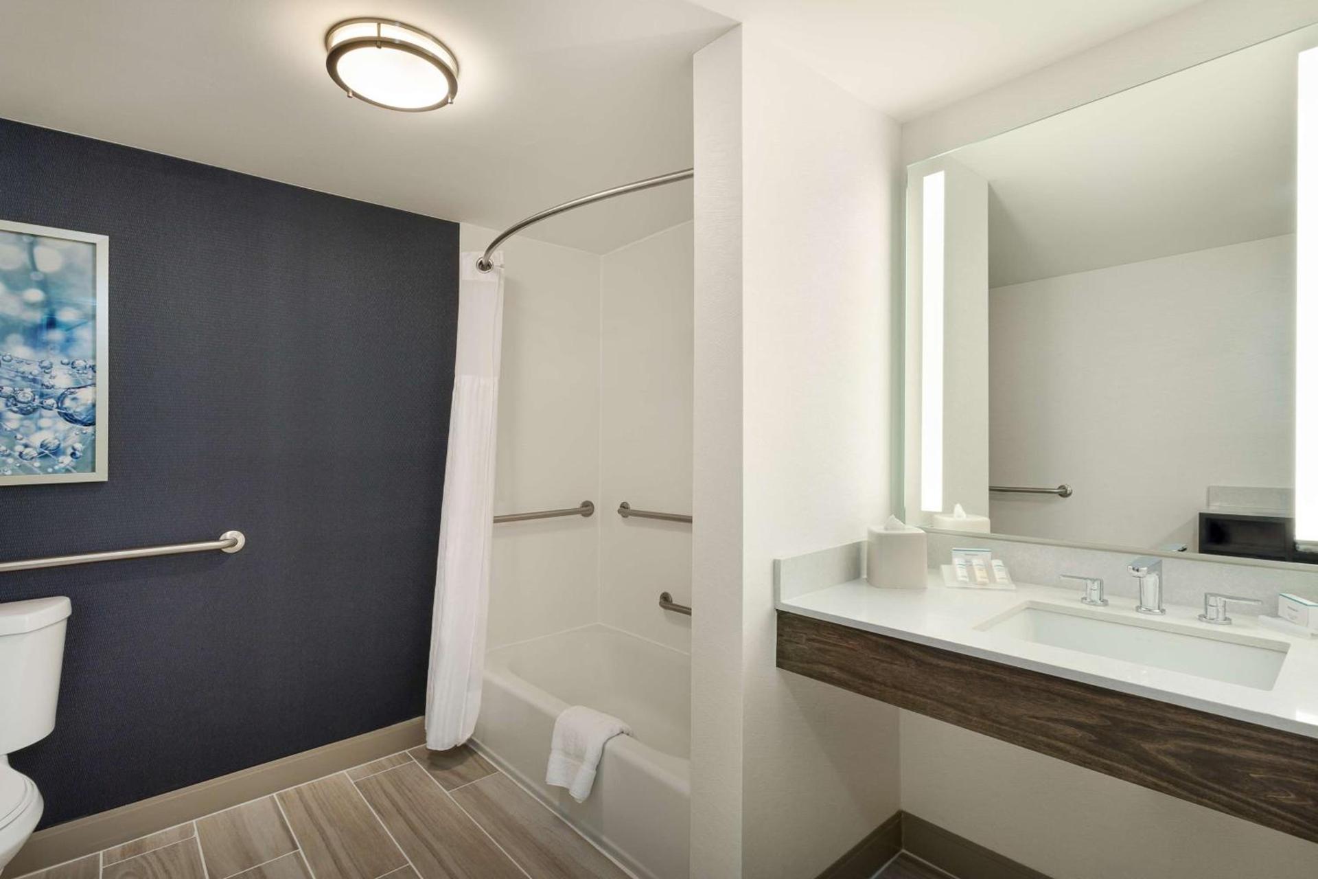 Hilton Garden Inn Melville photo 26