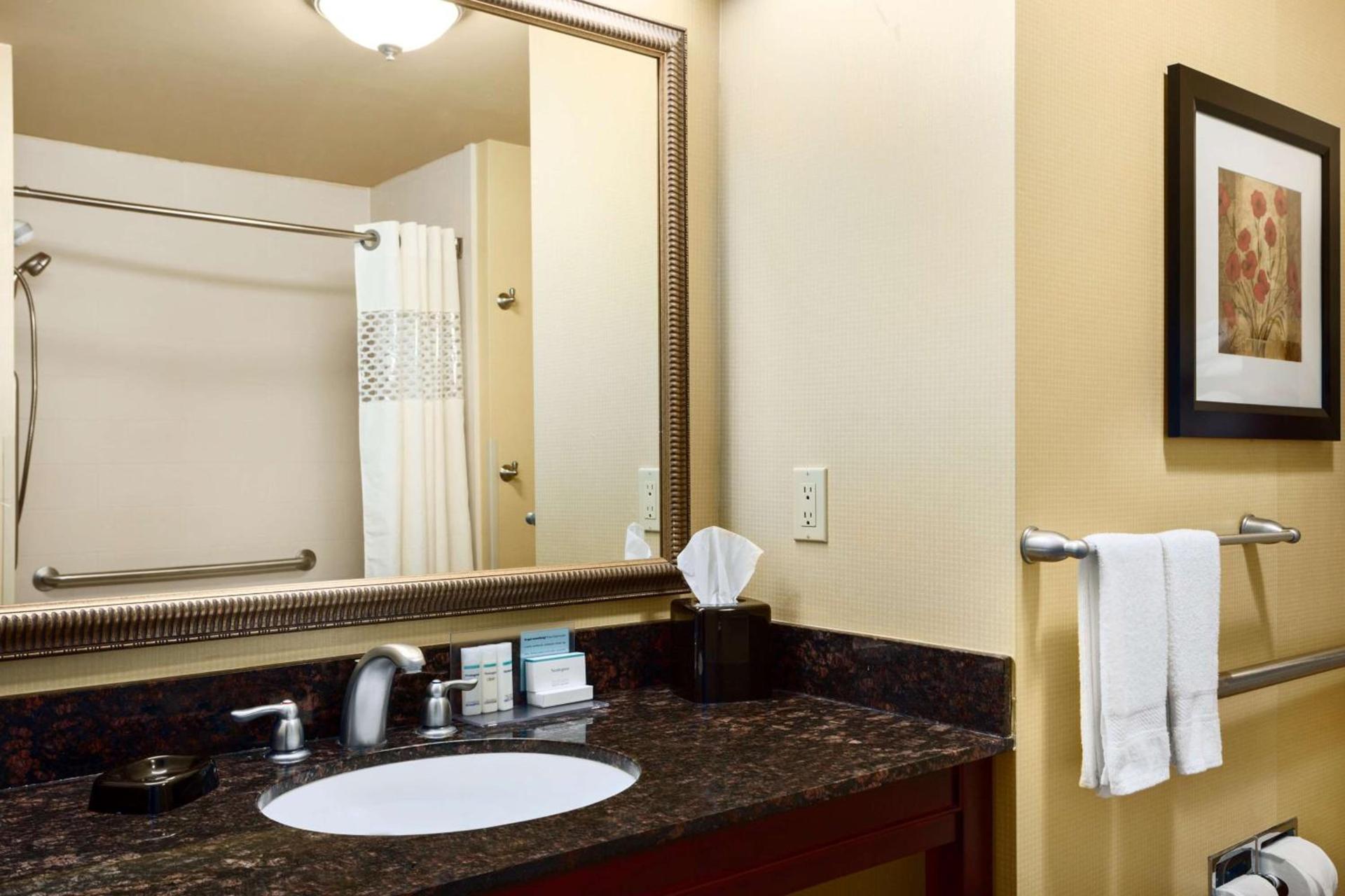 Hampton Inn & Suites Mission photo 10