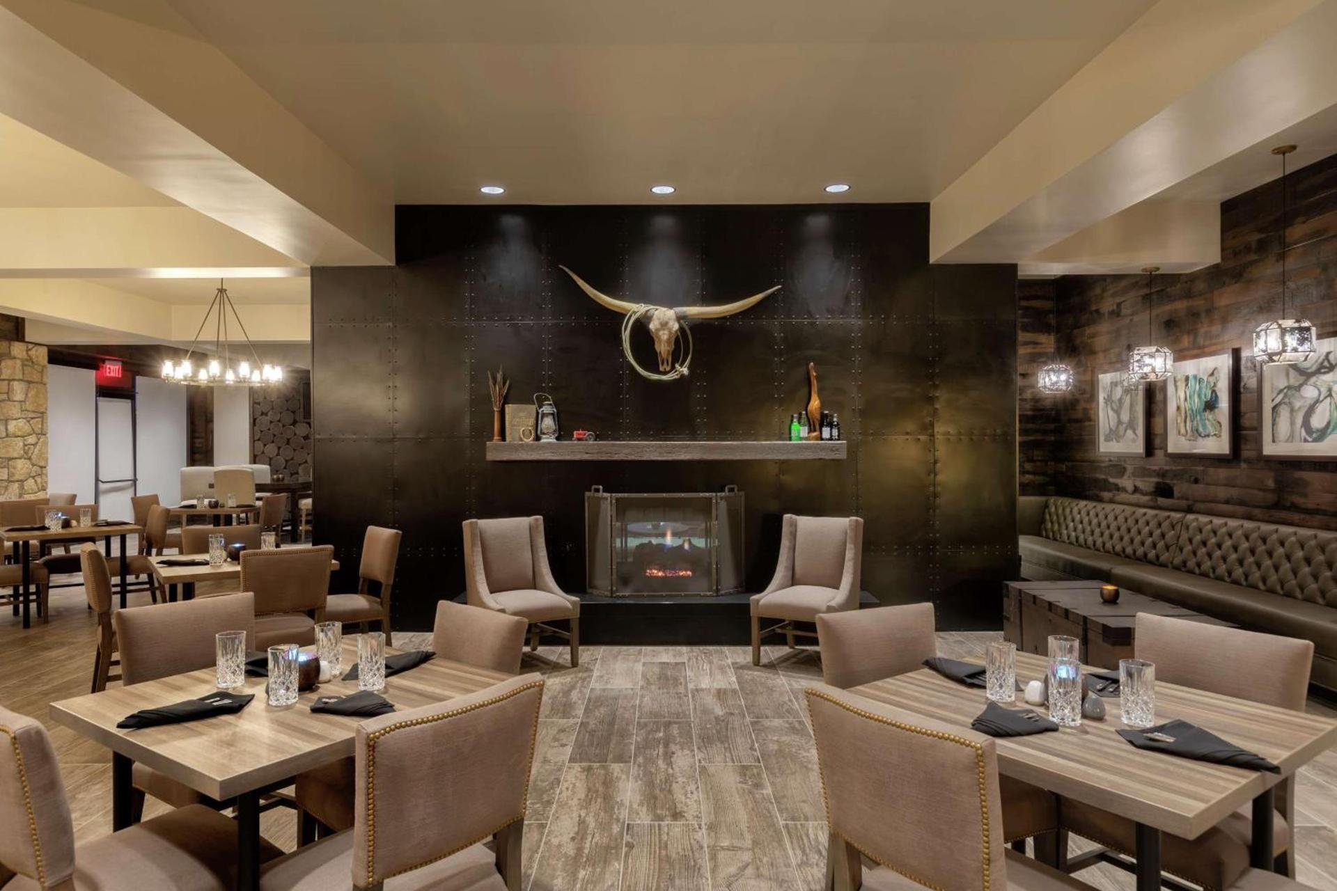 Embassy Suites by Hilton Tulsa I-44 photo 17
