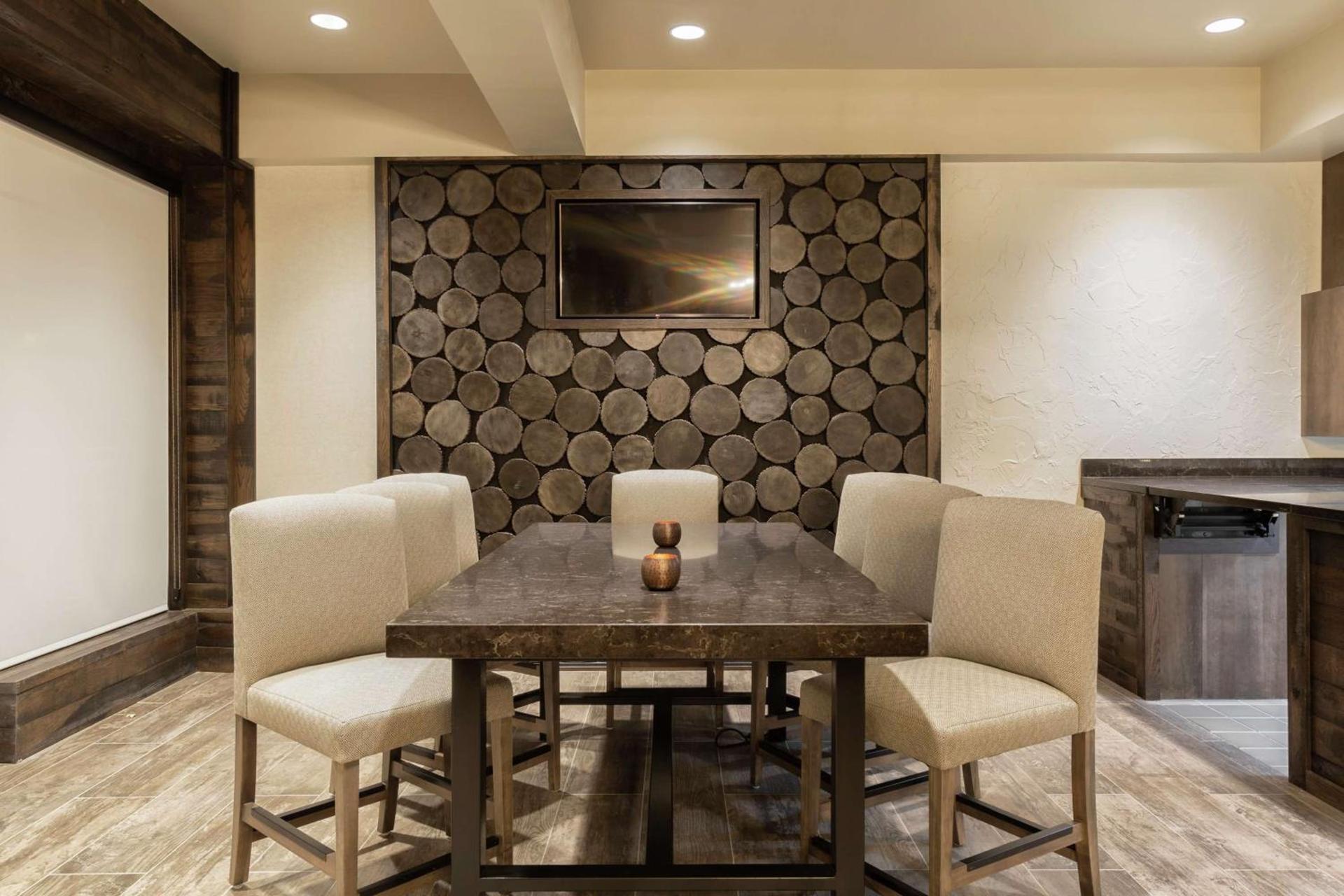 Embassy Suites by Hilton Tulsa I-44 photo 6