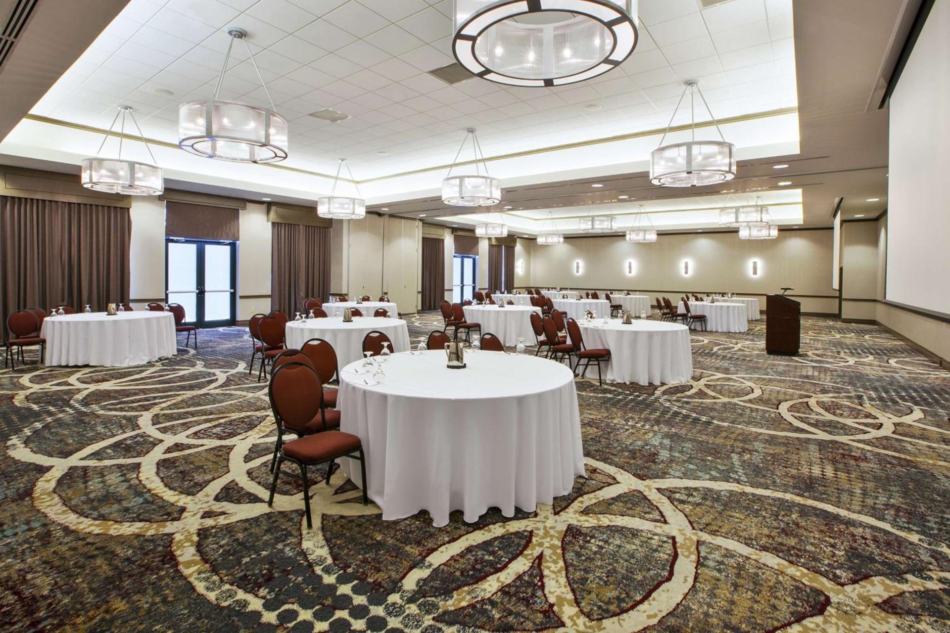 Embassy Suites Columbus - Airport photo 36