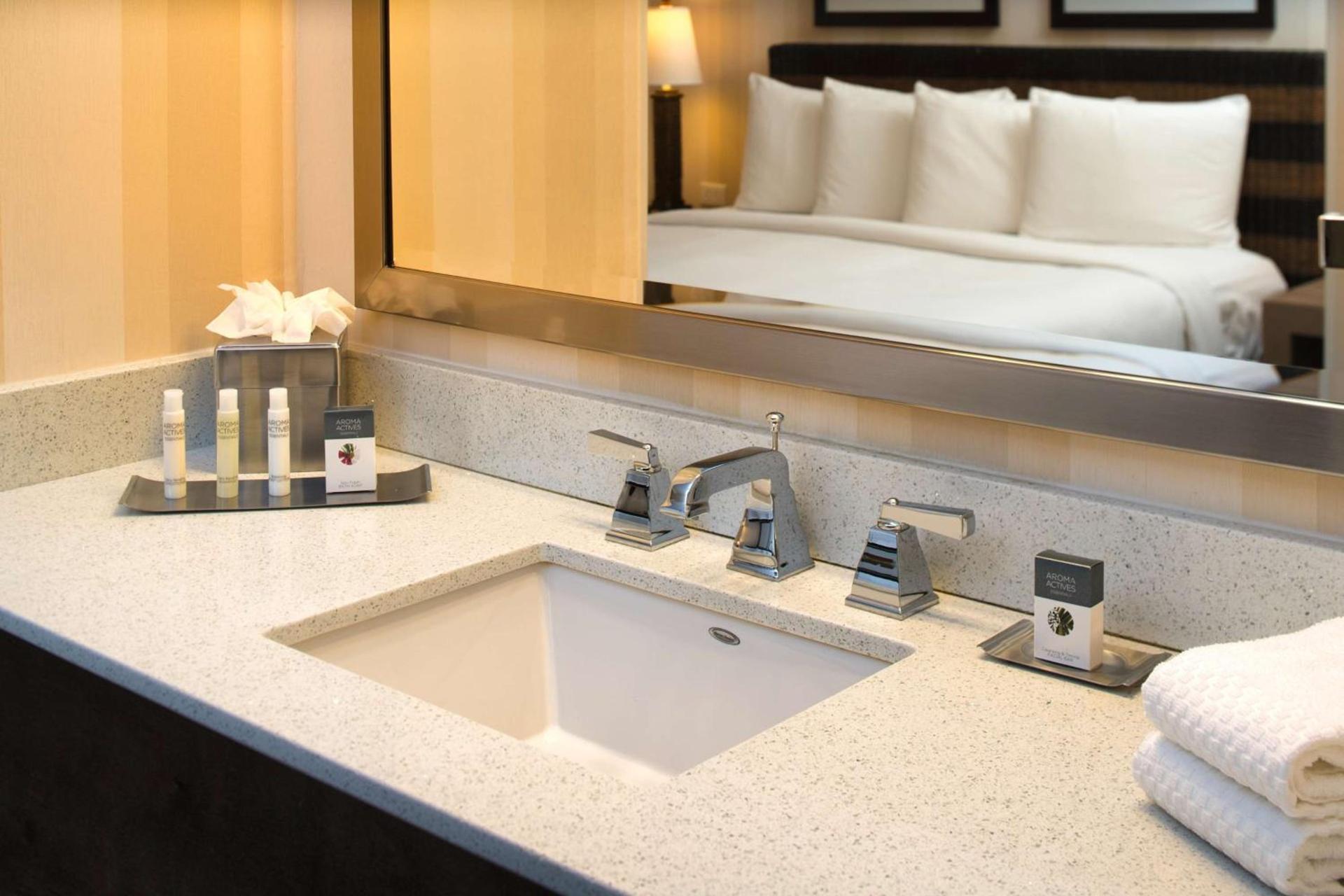 DoubleTree by Hilton Portland - Beaverton photo 8