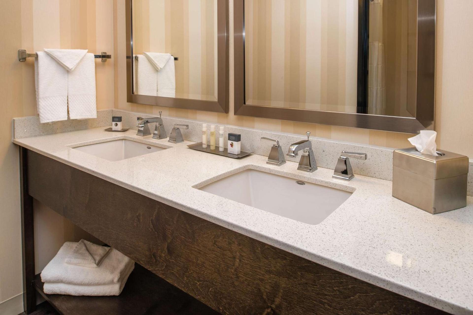 DoubleTree by Hilton Portland - Beaverton photo 12
