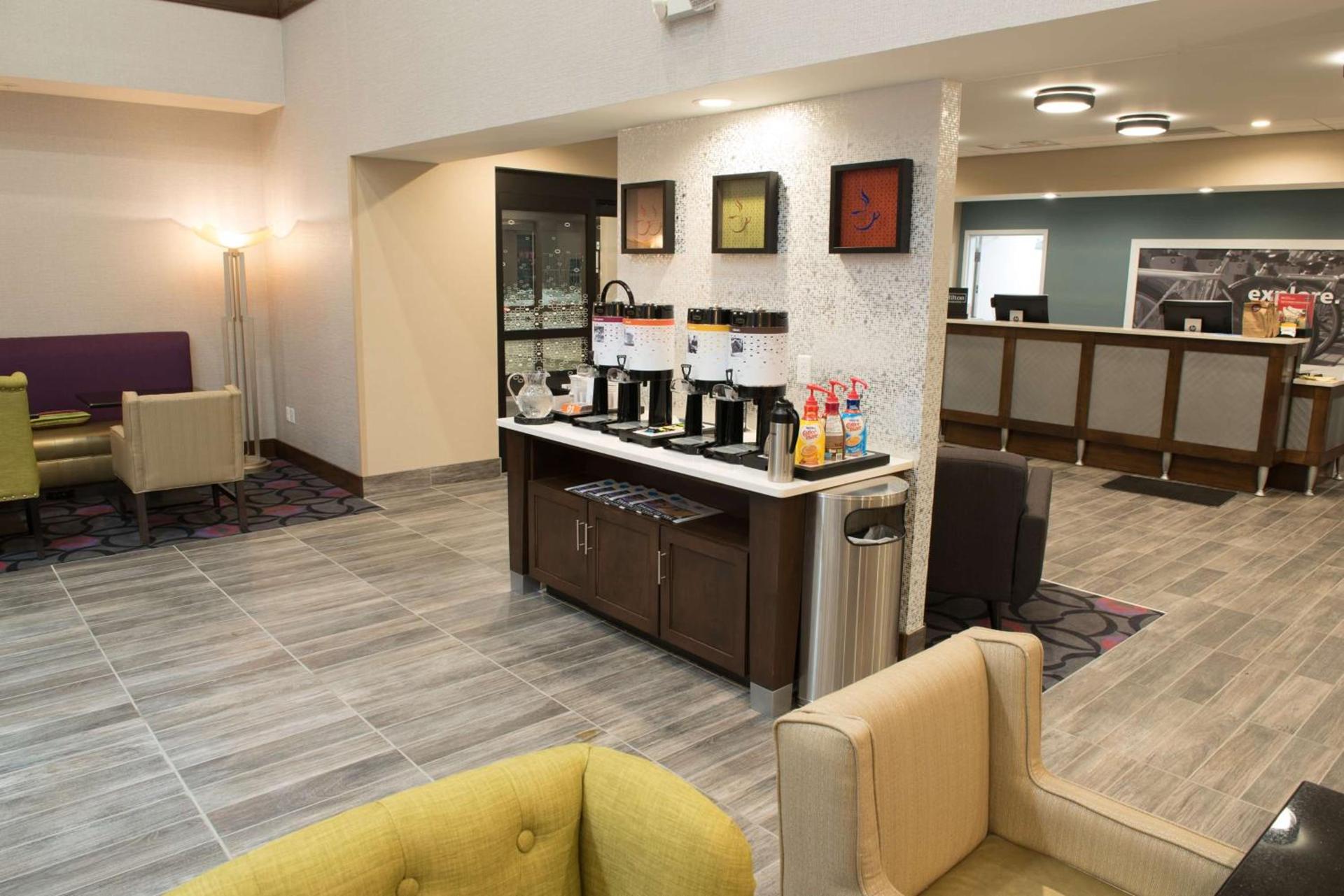 Hampton Inn & Suites Bay City photo 7